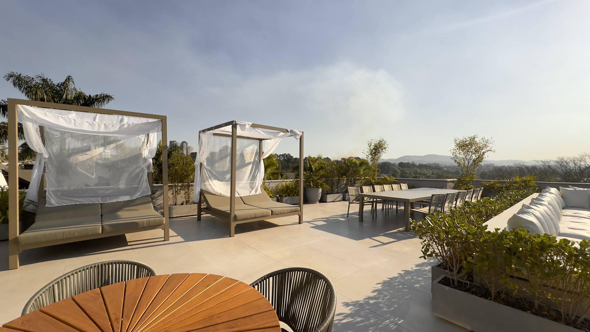 Casa à venda no Tamboré 2 com 1.800 m², 6 suítes e rooftop de 450 m²