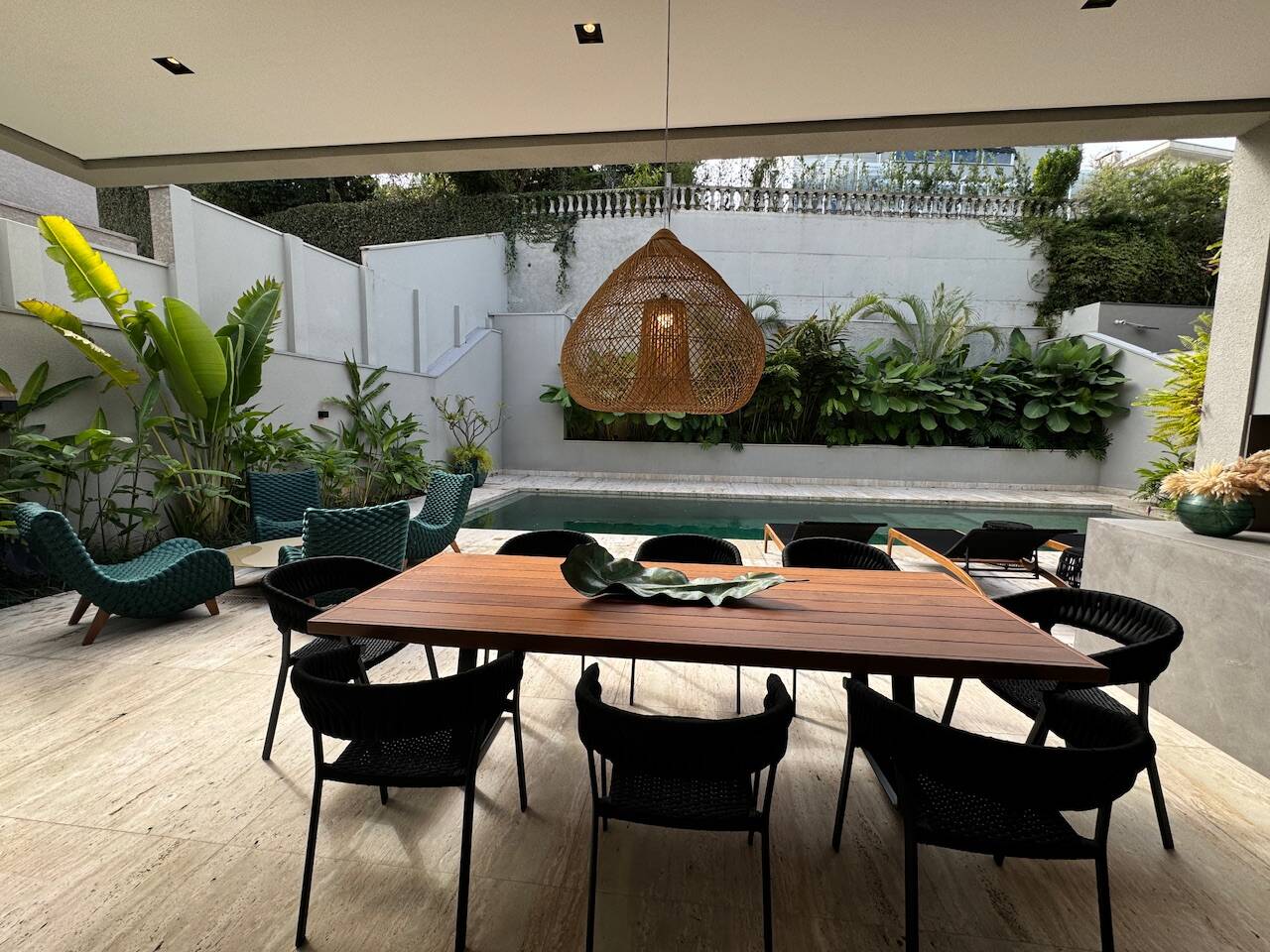 Casa de Alto Padrão com Elevador e Área Gourmet Integrada em Alphaville
