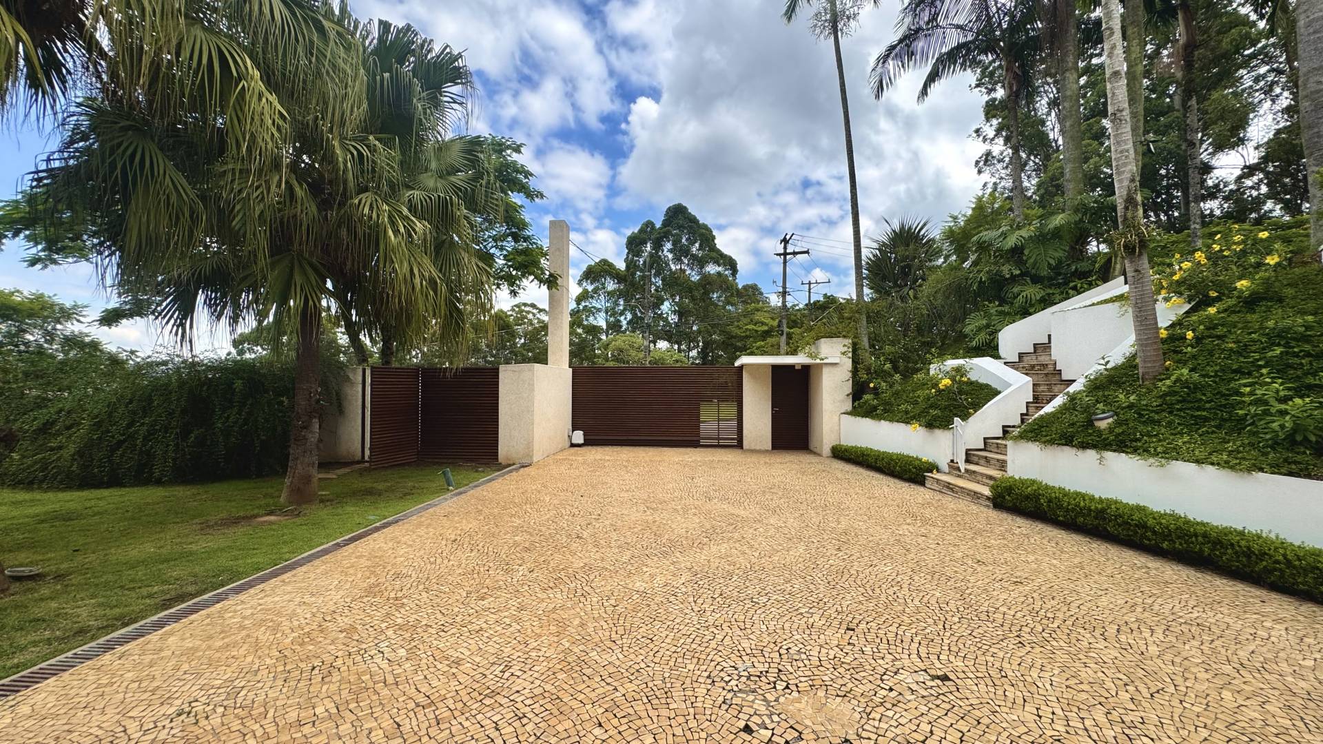 Casa com 6.300m² de terreno privativo - Residencial Tamboré 1