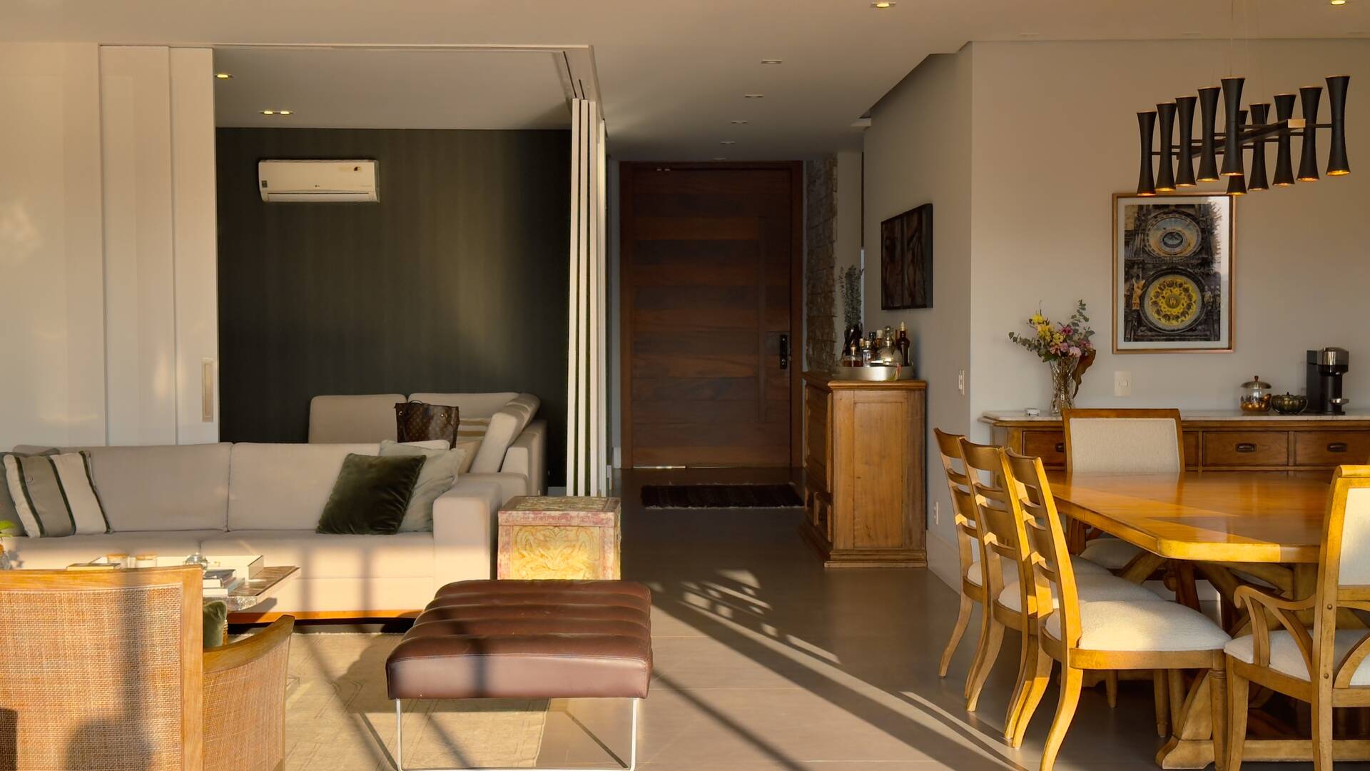 Casa à venda no Tamboré 10 com 4 suítes, área gourmet integrada e 539 m²