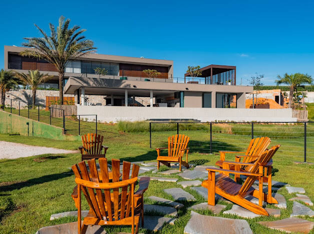 Casa à venda no Le Portier Nautic Residence com 5 suítes e acesso direto à represa