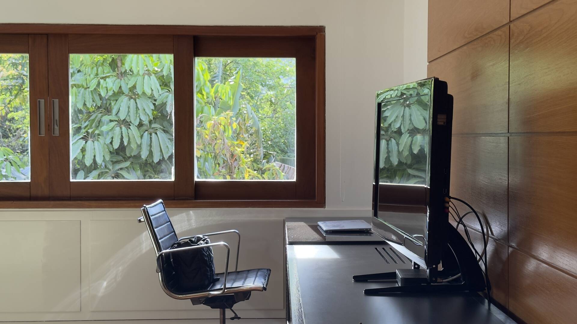 Casa Contemporânea com Vista Permanente, Piscina com Raia e Projeto Autoral em Alphaville