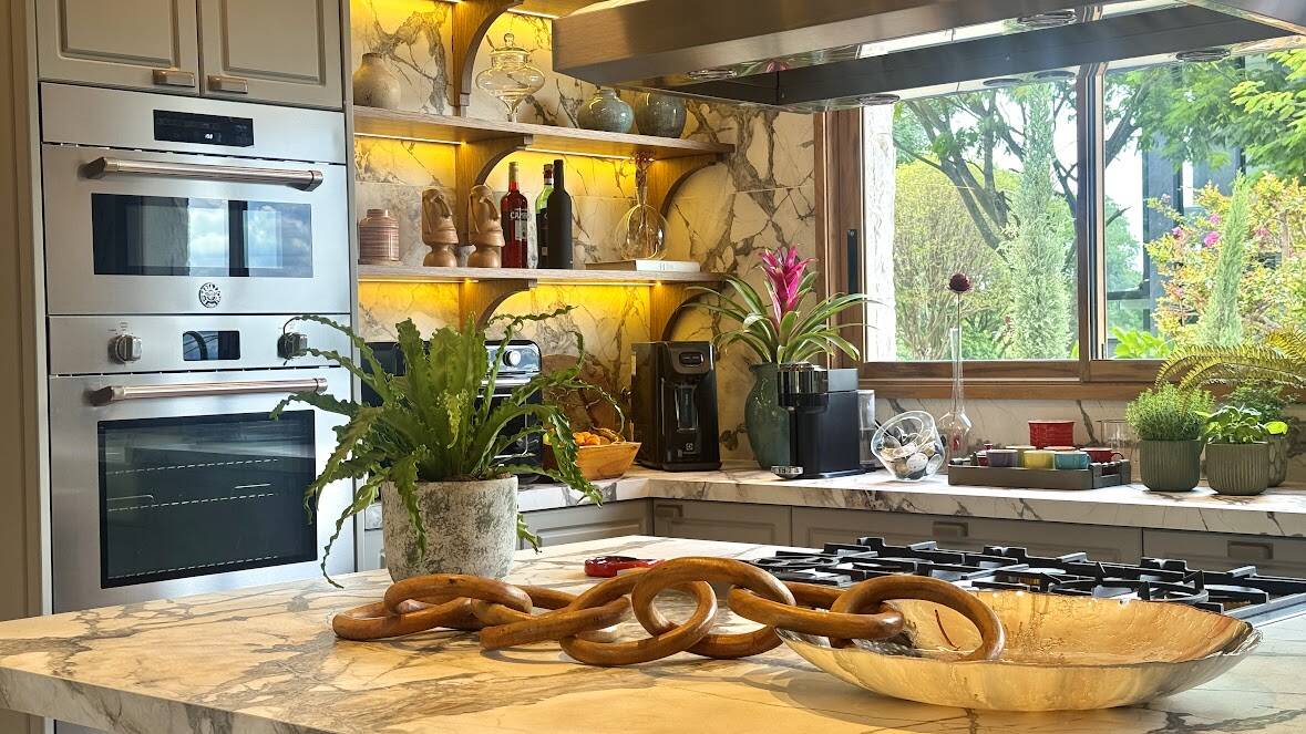 Casa térrea com vista permanente para a reserva à venda no Tamboré 10, Alphaville