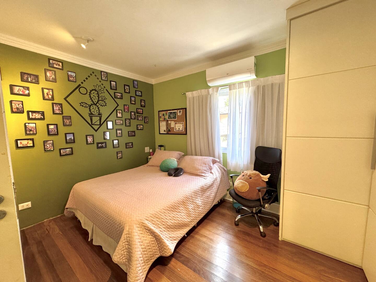 Casa à Venda no Tamboré 1 com 4.000 m², Vista Permanente e Estilo Casa de Campo