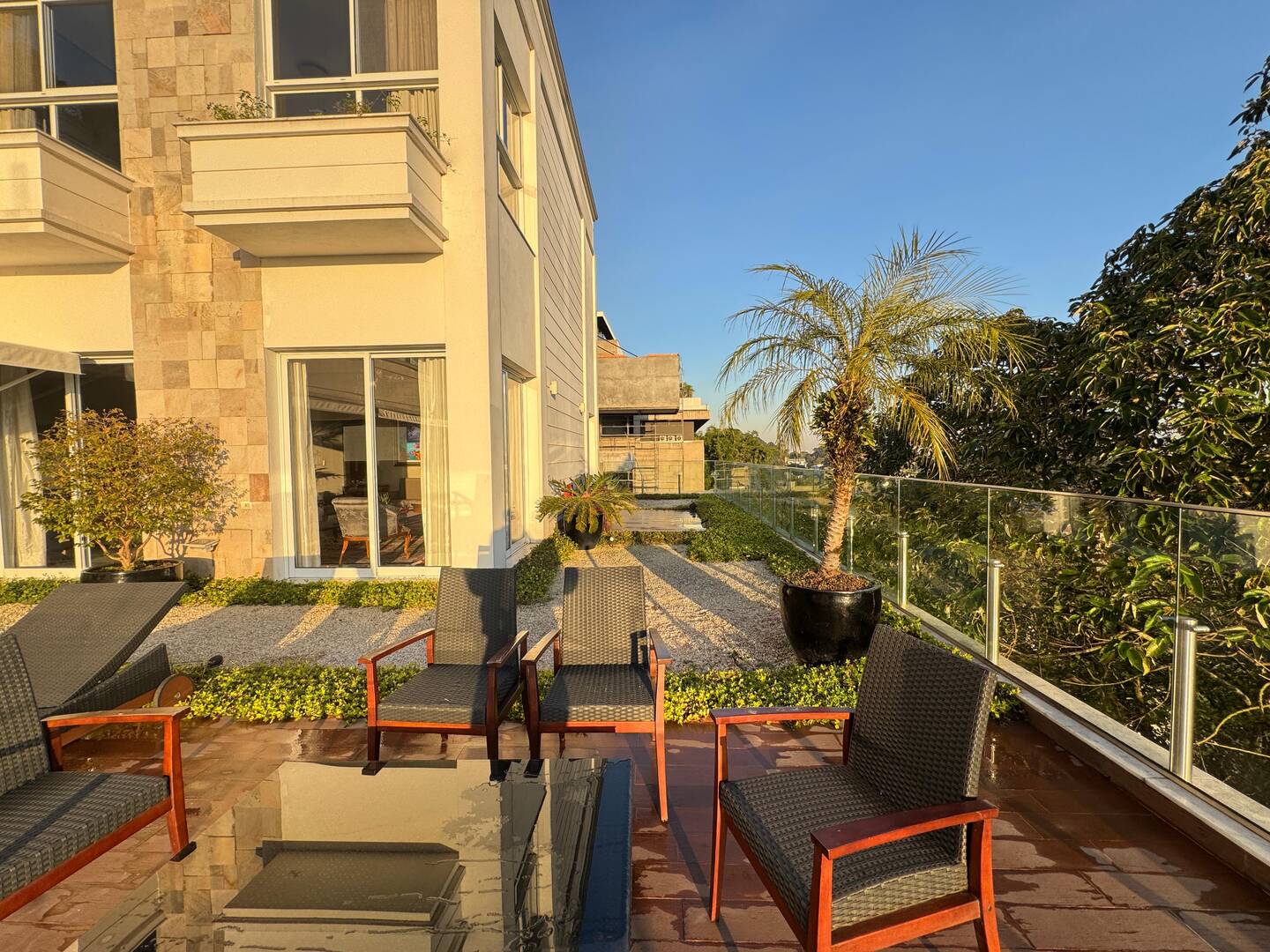 Casa à Venda no Tamboré 1 com Vista Permanente para o Lago e Rooftop Panorâmico