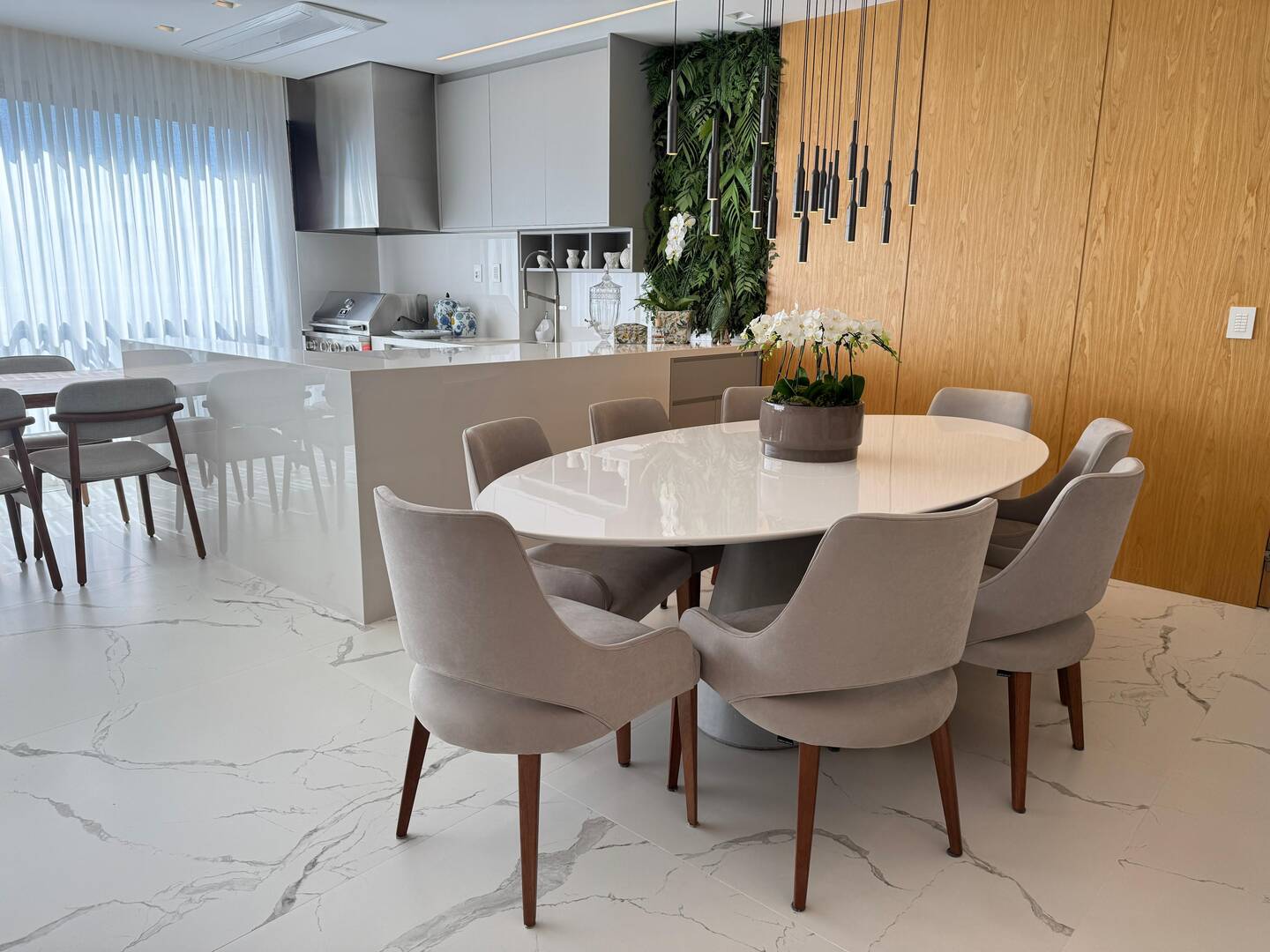 Apartamento mobiliado no ATRIA Alphaville com 3 suítes e automação completa