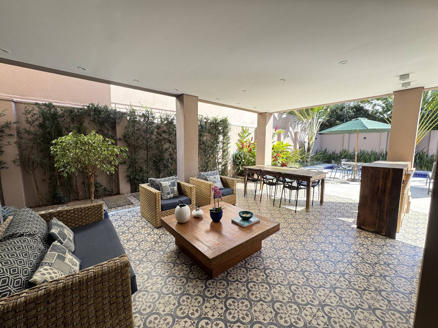 Casa neo-clássica à venda no Villa Solaia Alphaville | Elegância e conforto