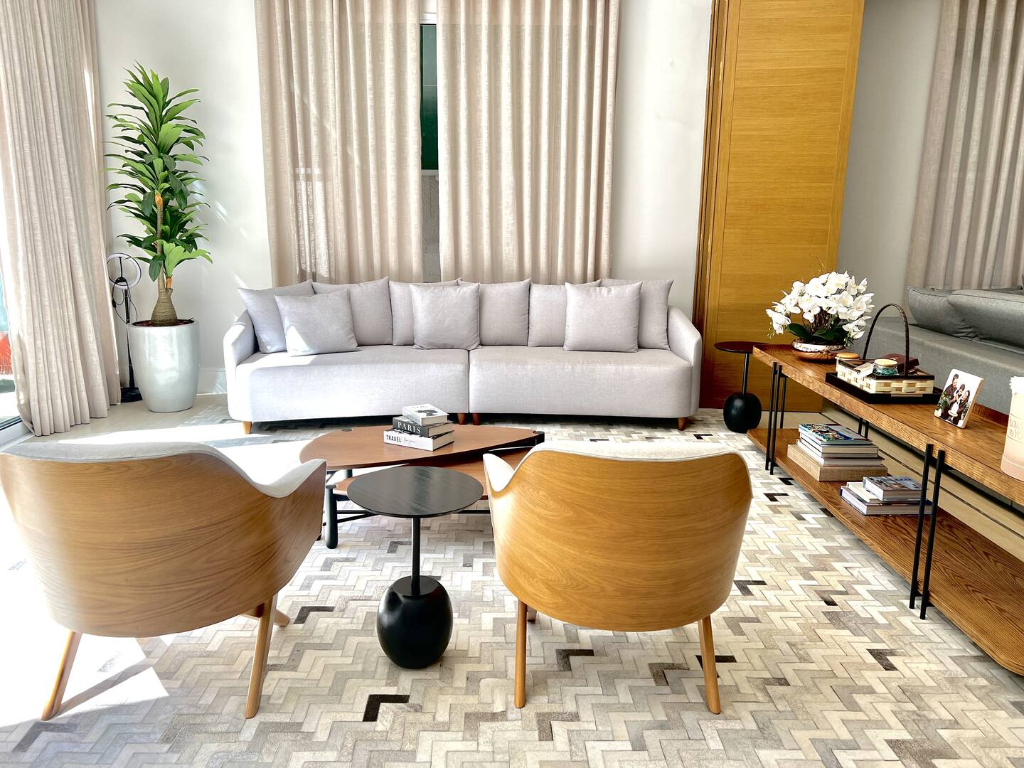 Casa Tamboré 10 mobiliada à venda em Alphaville | 4 suítes, automação e pronta para morar