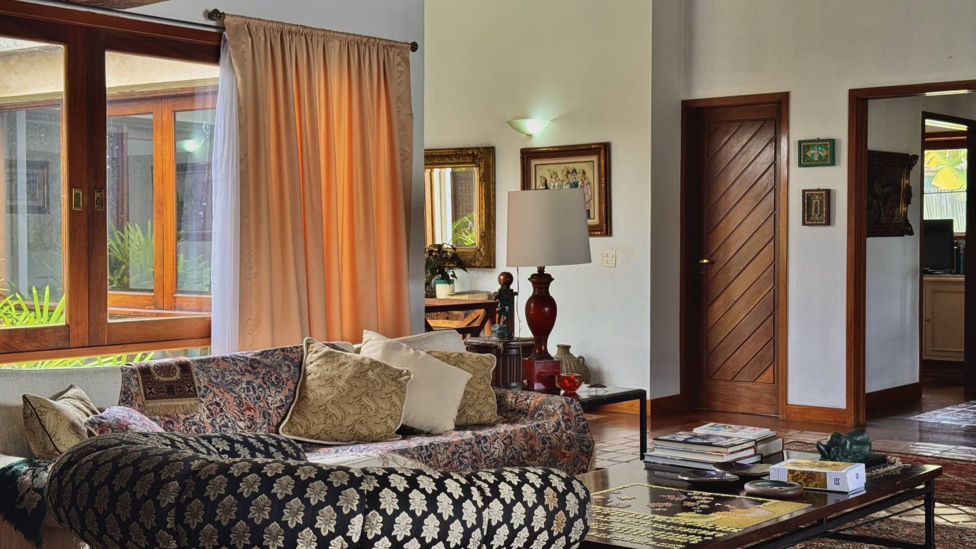 Casa à venda no Alphaville Residencial Zero com 900 m², adega, pomar e piscina
