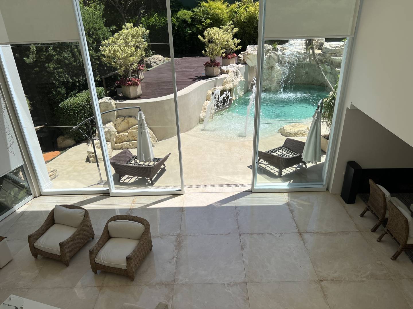 Casa à venda no Alphaville Residencial 2 com 5 suítes, piscina natural e firepit