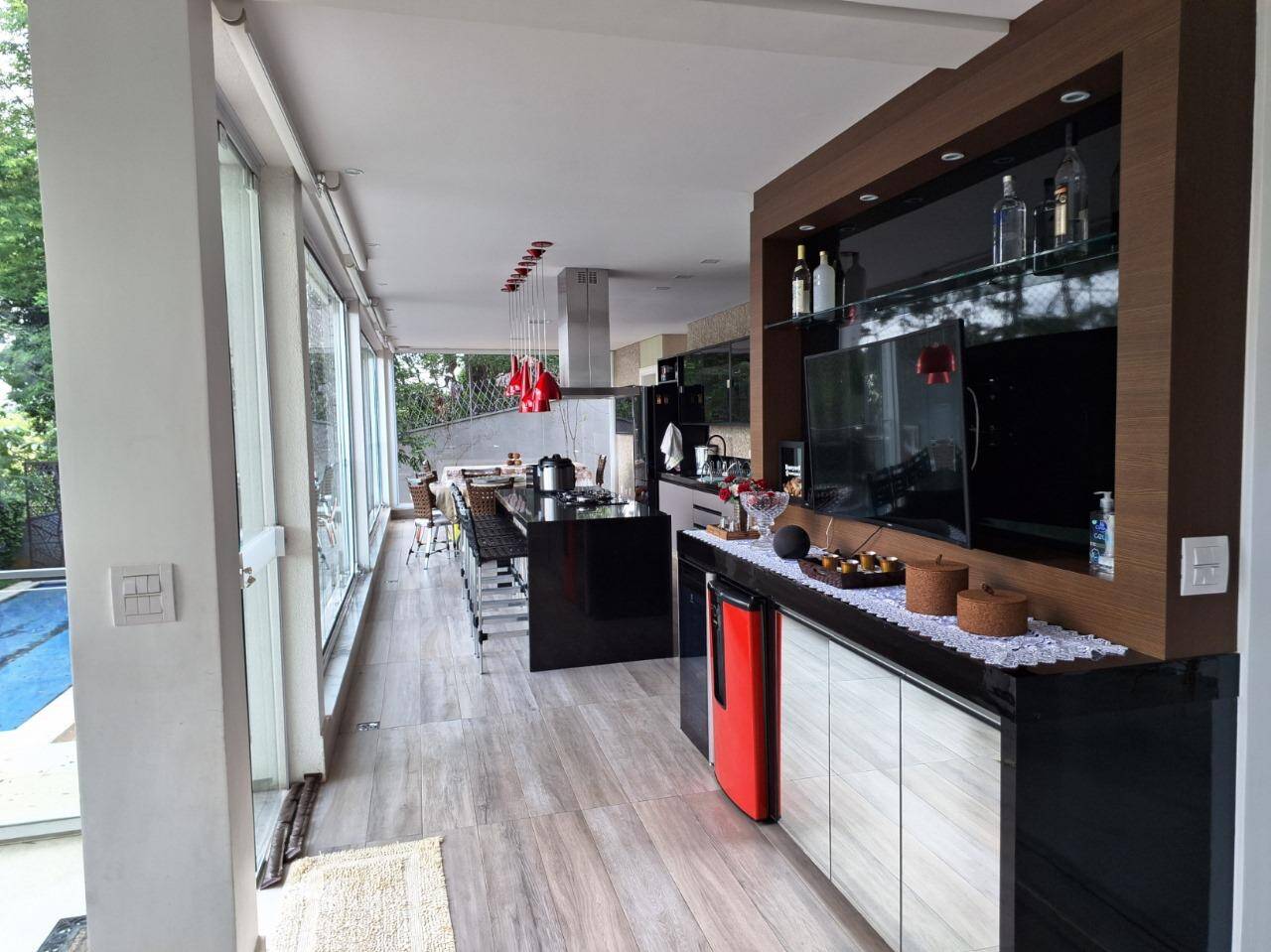 Casa com fundo para mata - Residencial Tamboré 11 - Venda porteira fechada.