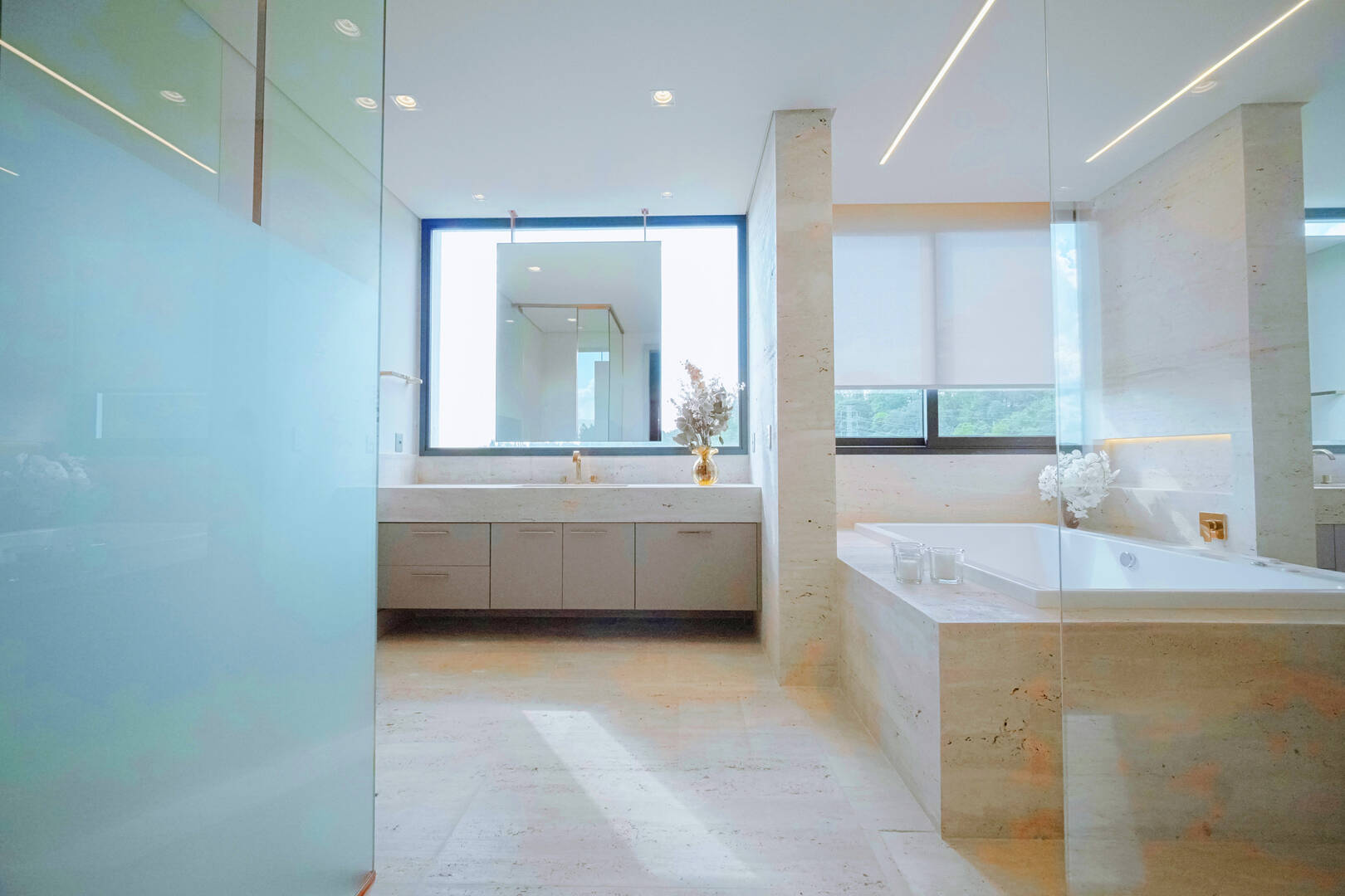 Casa à venda no Tamboré 2 com 6 suítes, SPA privativo, piscina e 2.385 m²