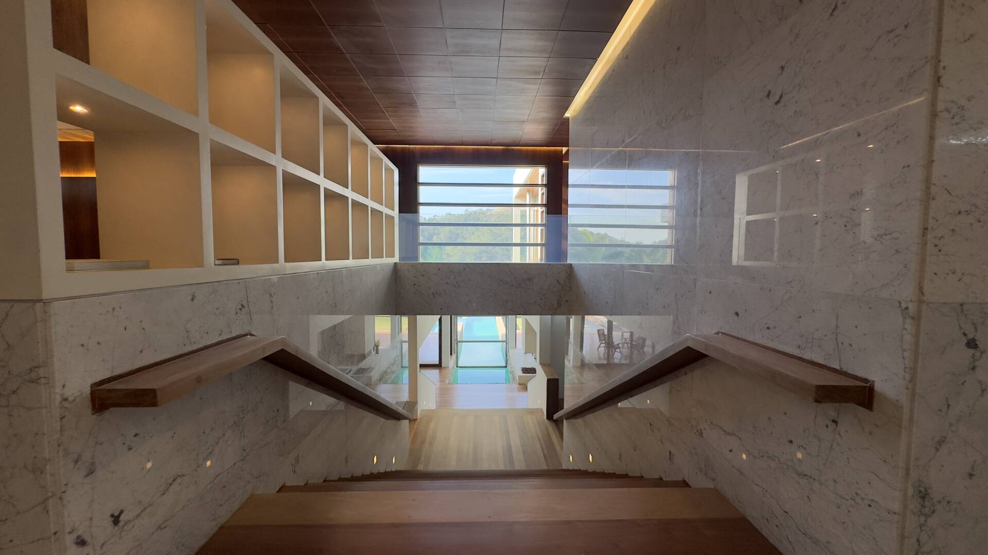 Casa Contemporânea com Vista Permanente, Piscina com Raia e Projeto Autoral em Alphaville