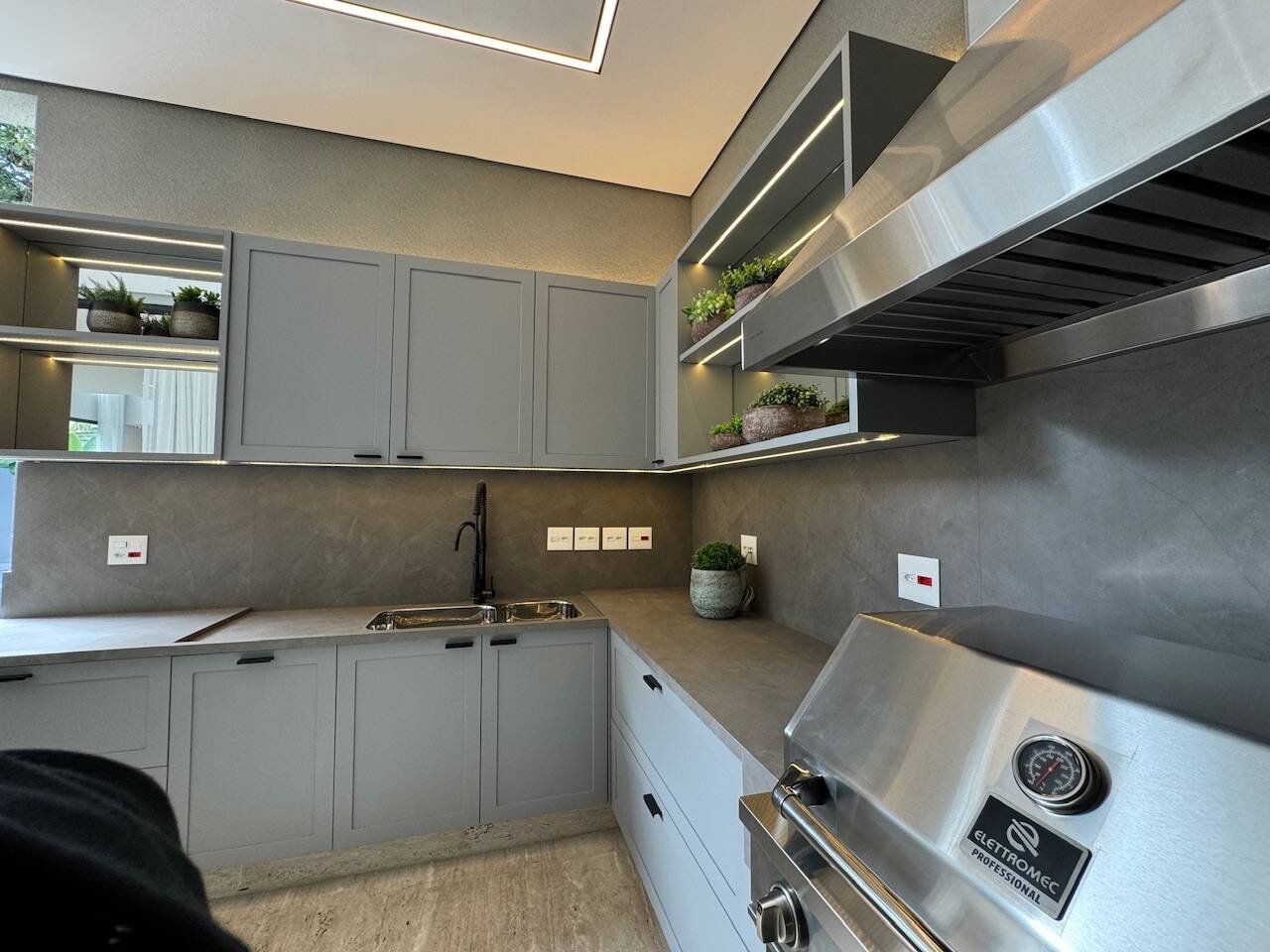 Casa de Alto Padrão com Elevador e Área Gourmet Integrada em Alphaville