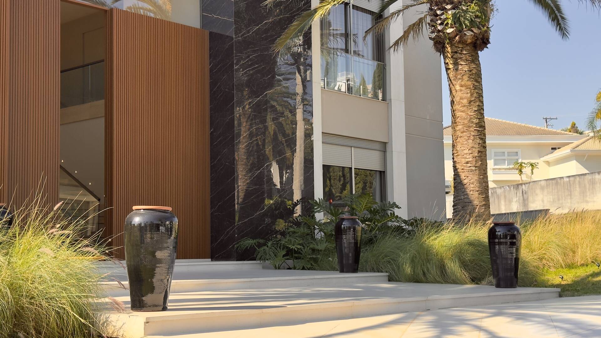 Casa à venda no Tamboré 2 com 1.800 m², 6 suítes e rooftop de 450 m²