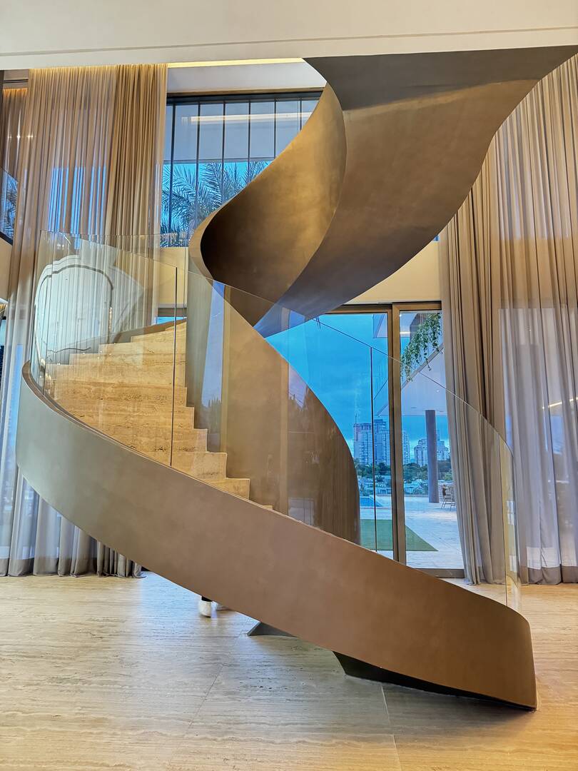 Casa com 6 suítes, vista panorâmica e arquitetura contemporânea no Tamboré 2