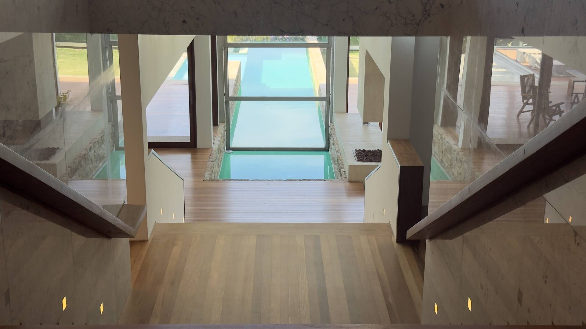 Casa Contemporânea com Vista Permanente, Piscina com Raia e Projeto Autoral em Alphaville