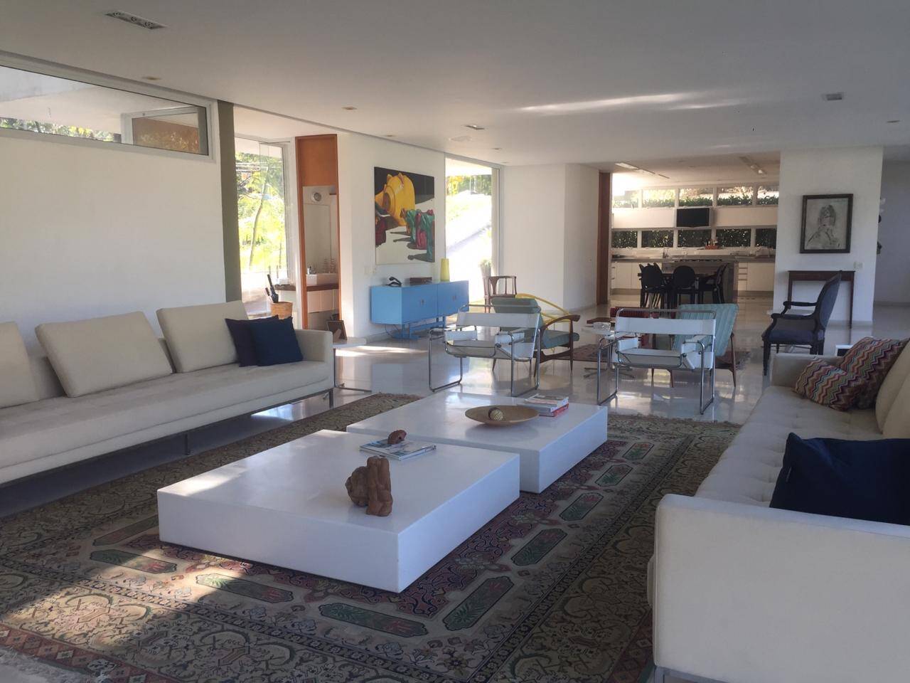 Casa contemporânea com vista para a mata no Tamboré 1