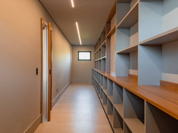 Casa à venda no Le Portier Nautic Residence com 5 suítes e acesso direto à represa