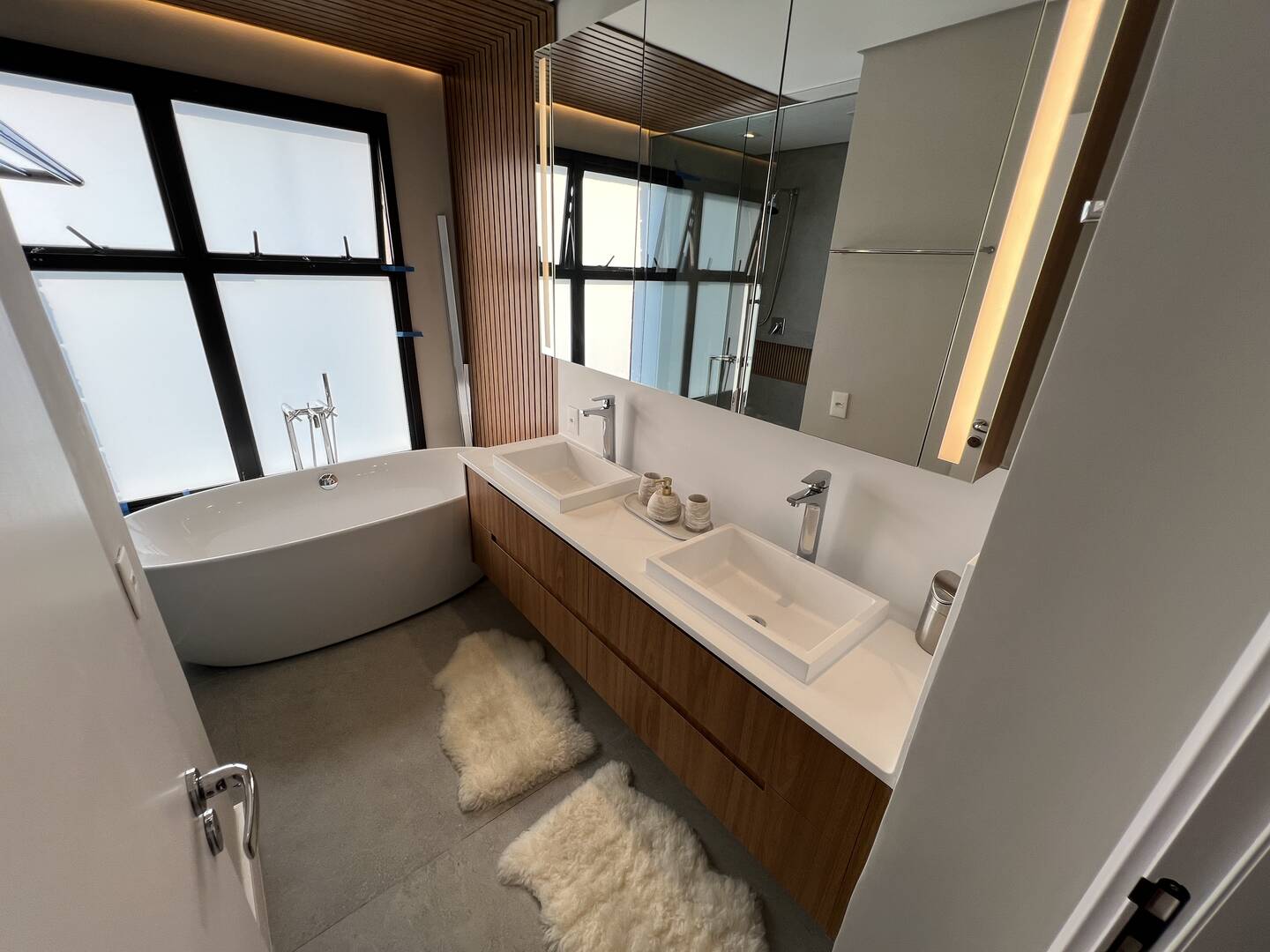 Apartamento à venda no Condomínio Oiapoque em Alphaville com 360 m², 4 suítes e 5 vagas