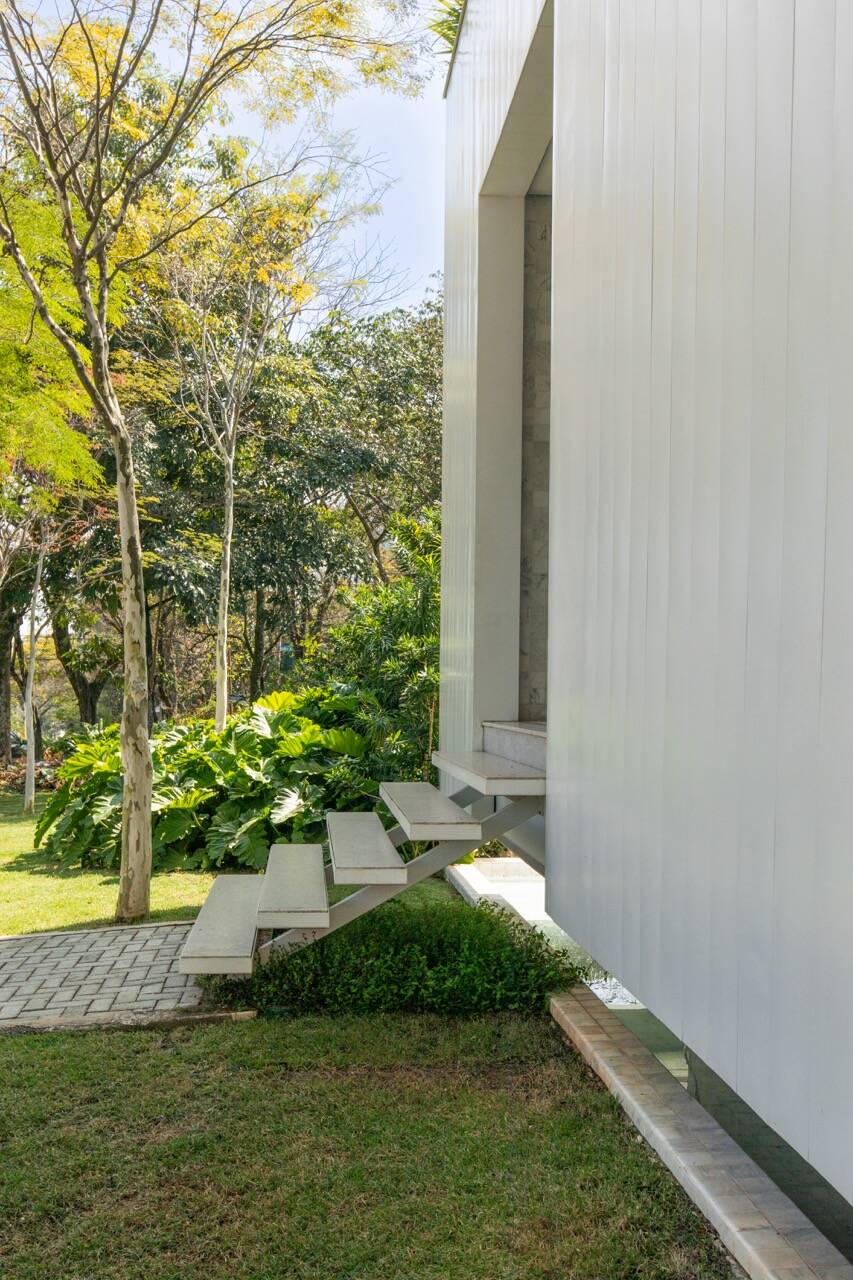 Casa Float à venda em Alphaville | Arquitetura de Sérgio Sampaio