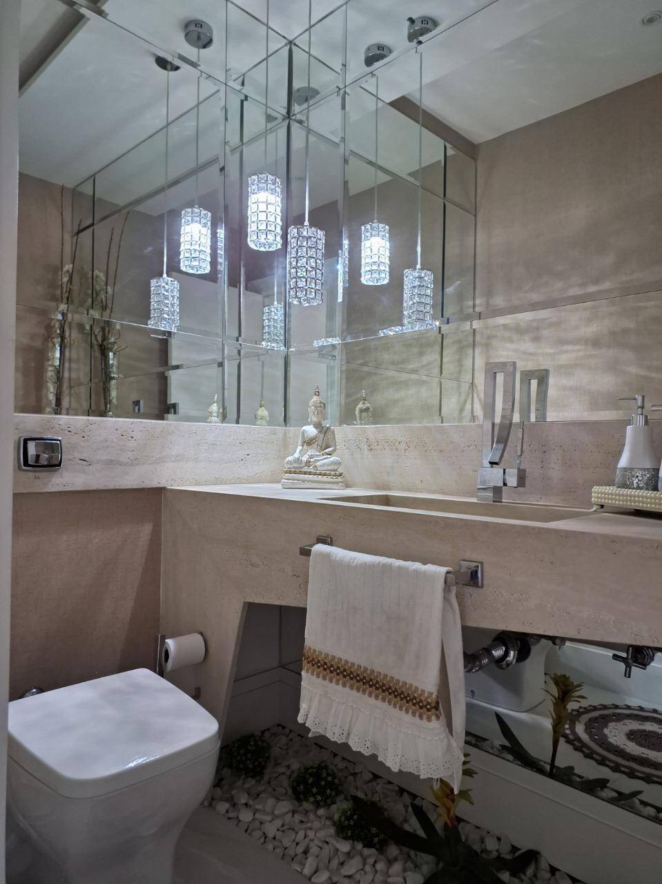 Casa com fundo para mata - Residencial Tamboré 11 - Venda porteira fechada.