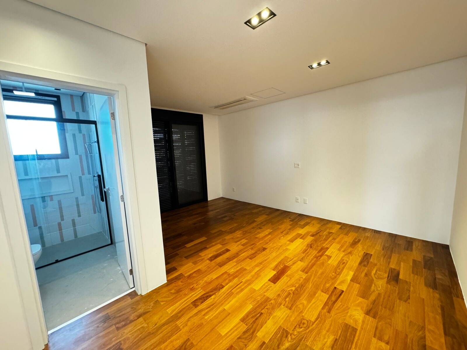 Casa nova Gênesis 2 - Alphaville SP - Venda.