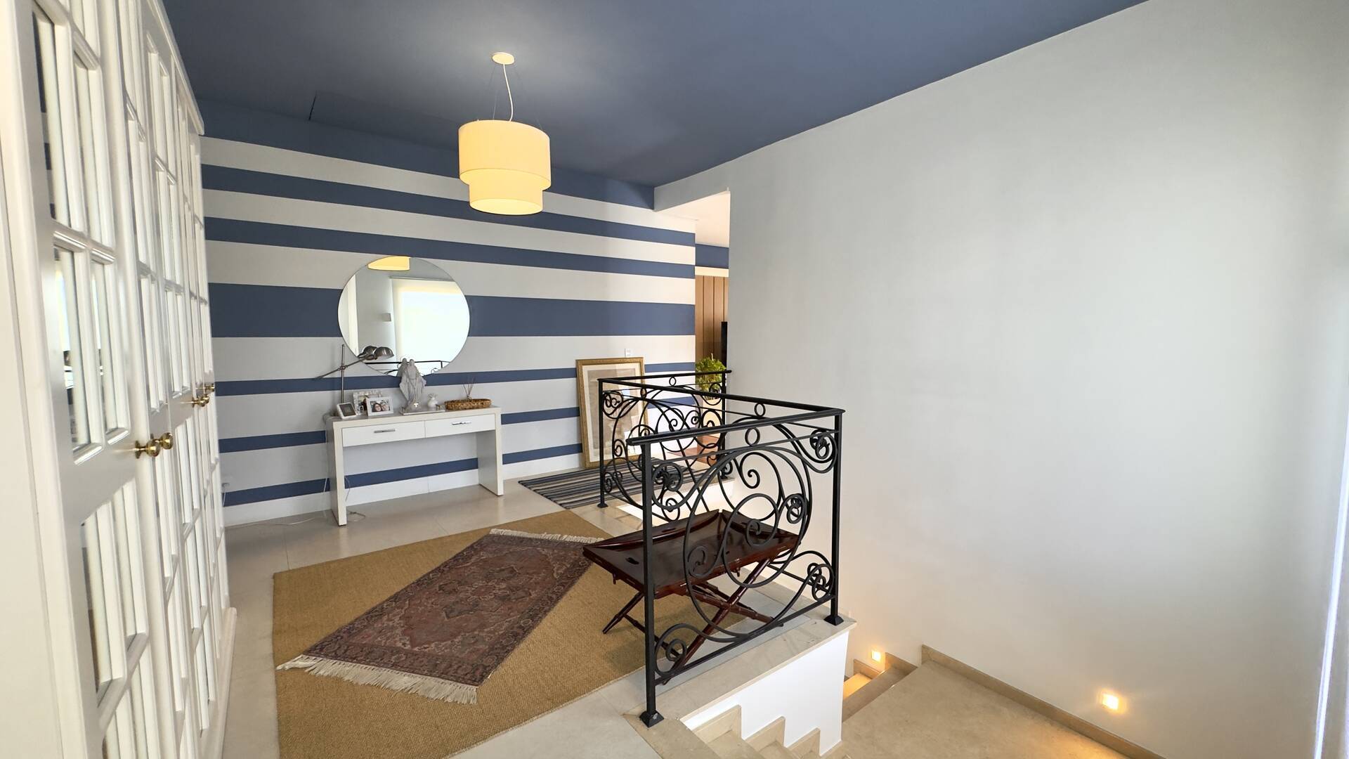 Casa com amplo terreno e excelente potencial de retrofit à venda em Alphaville