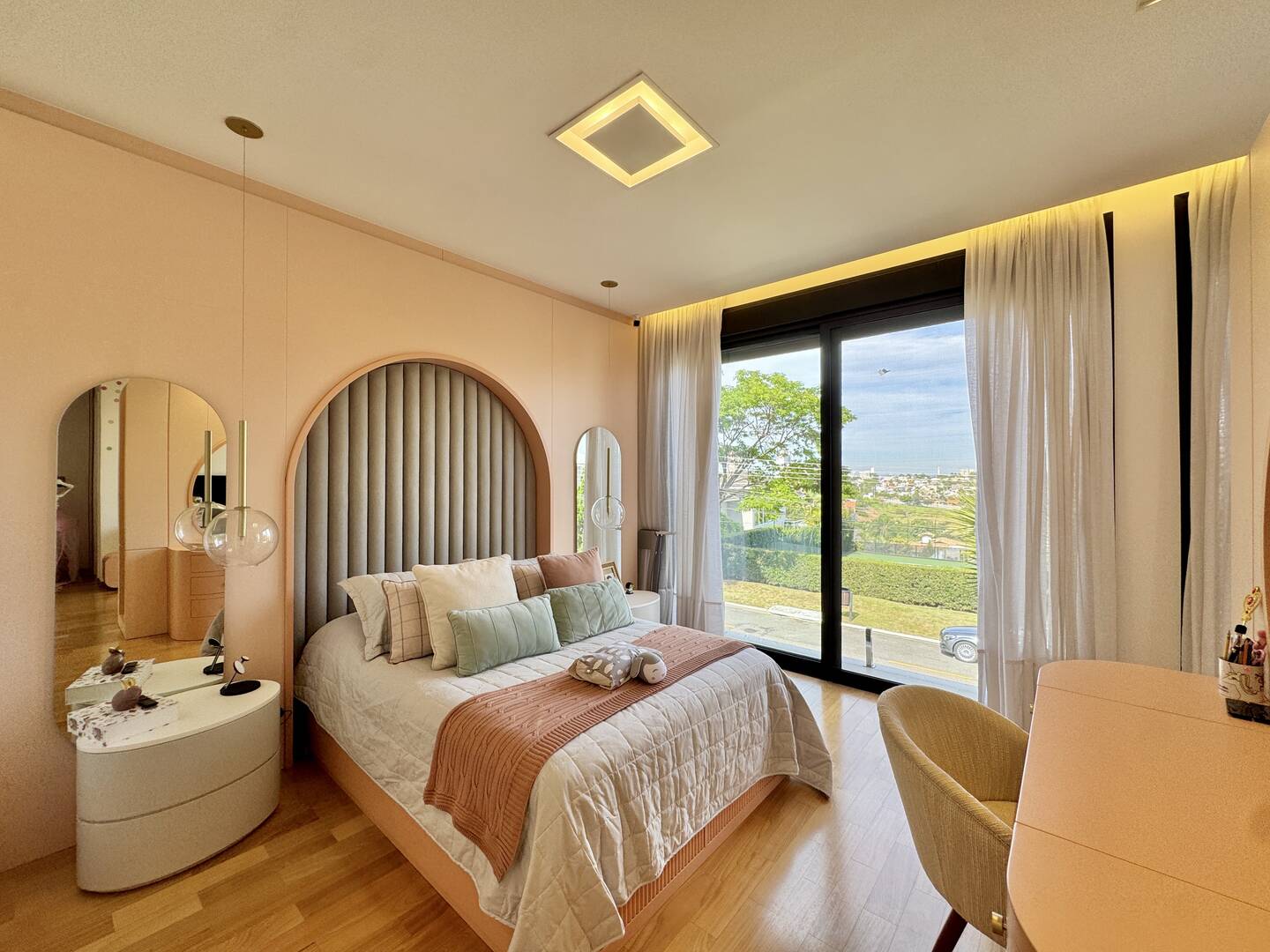 Casa mobiliada à venda no Alpha Zero com 4 suítes e energia fotovoltaica