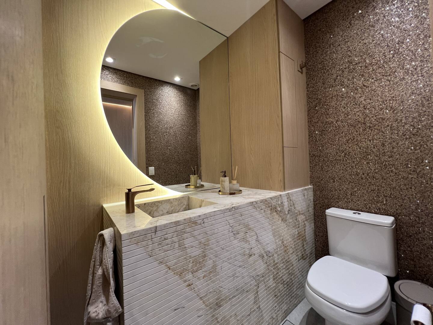 Apartamento à venda no Condomínio Oiapoque em Alphaville com 360 m², 4 suítes e 5 vagas