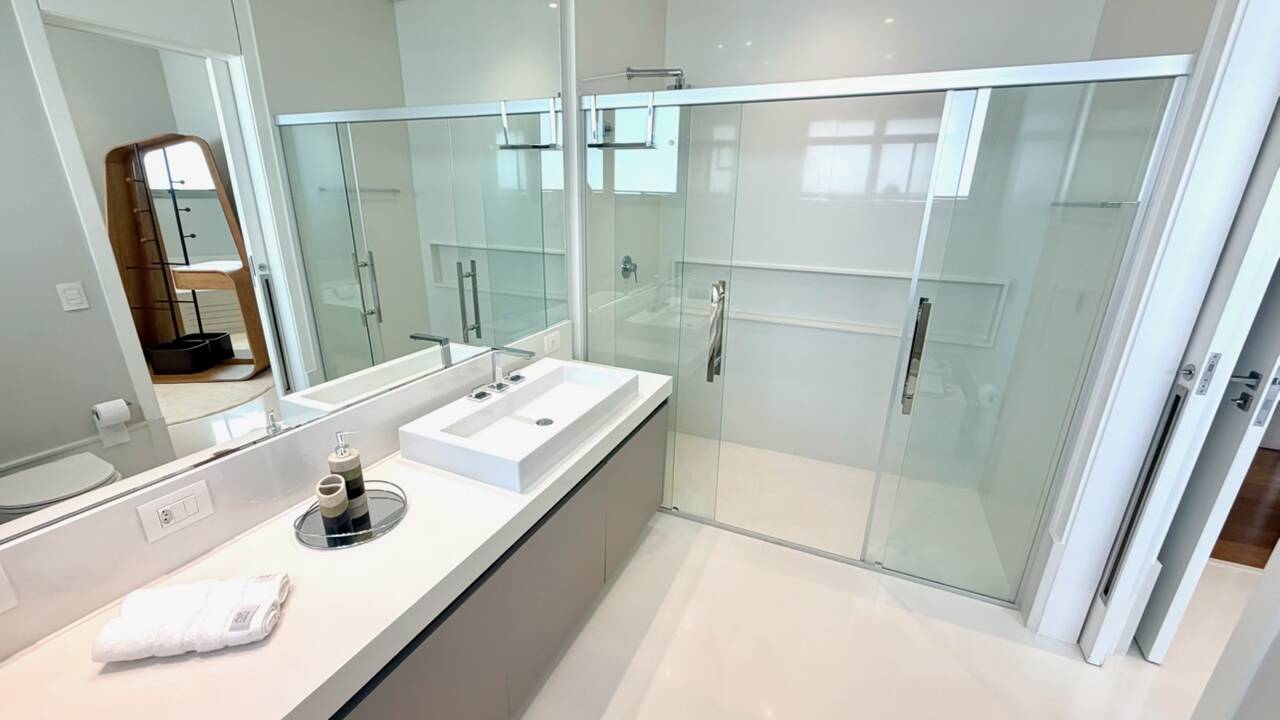Casa à Venda no Tamboré 3 com 5 Suítes, Man Cave Exclusiva e Lazer Completo