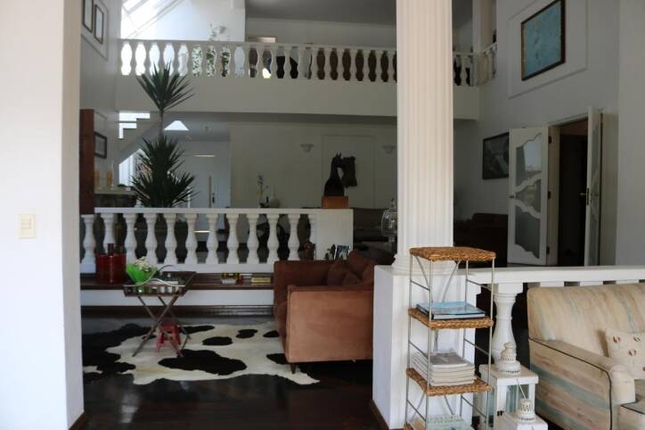 Casa à venda no Tamboré 3 com 4 suítes e excelente potencial para retrofit