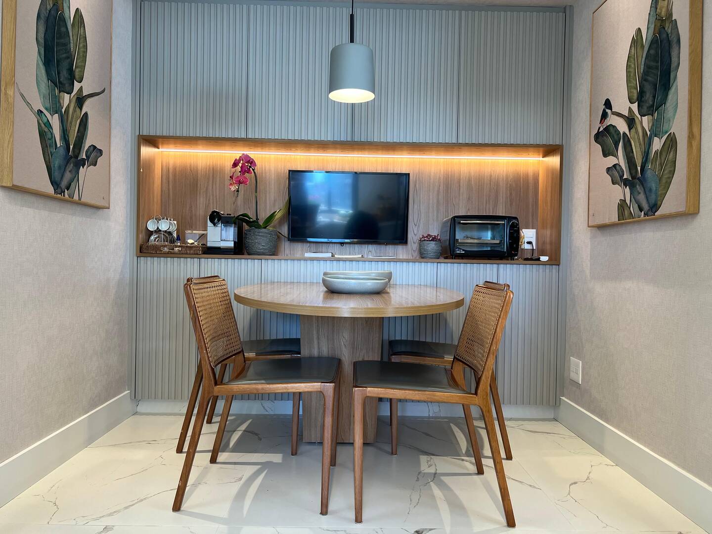 Apartamento mobiliado no ATRIA Alphaville com 3 suítes e automação completa