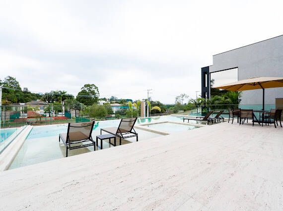 Casa à venda no Tamboré 2 com projeto Rodrigo Latorre e adega climatizada para 700 garrafas