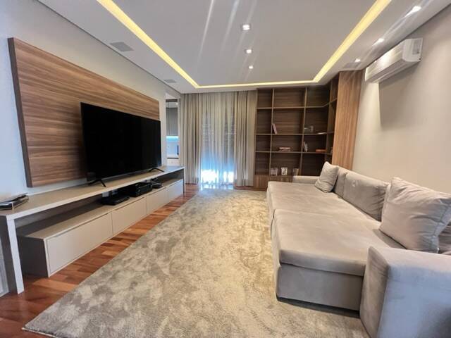 Casa com 5 suítes, elevador e lazer completo à venda em Alphaville