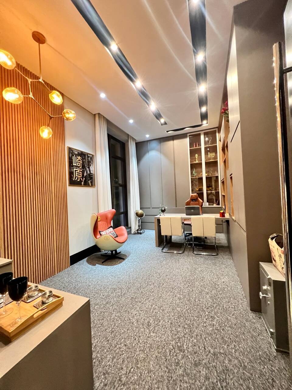 Residência Assinada por Karina Stein com 11 Suítes e Infraestrutura Completa de Lazer