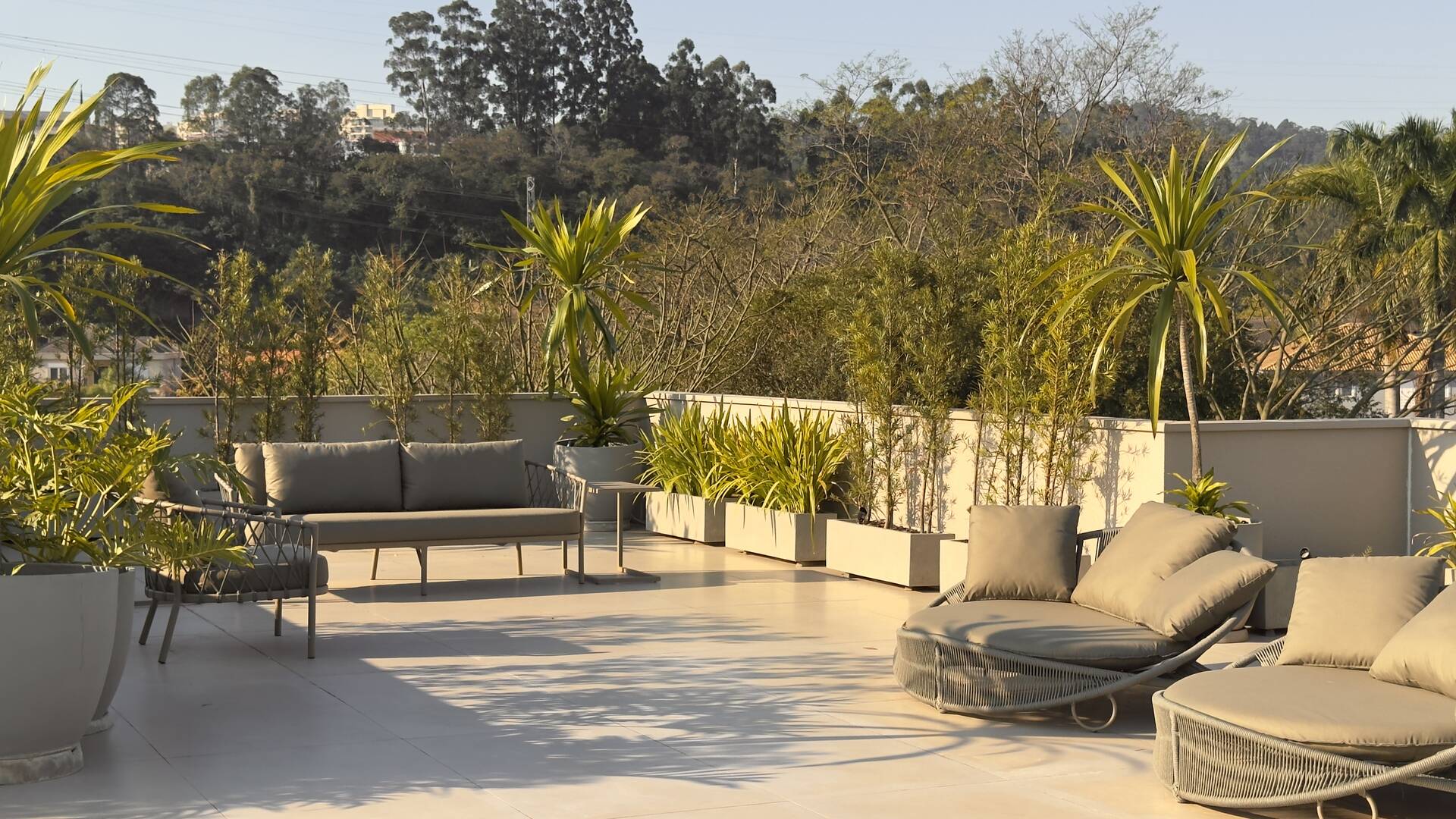 Casa à venda no Tamboré 2 com 1.800 m², 6 suítes e rooftop de 450 m²