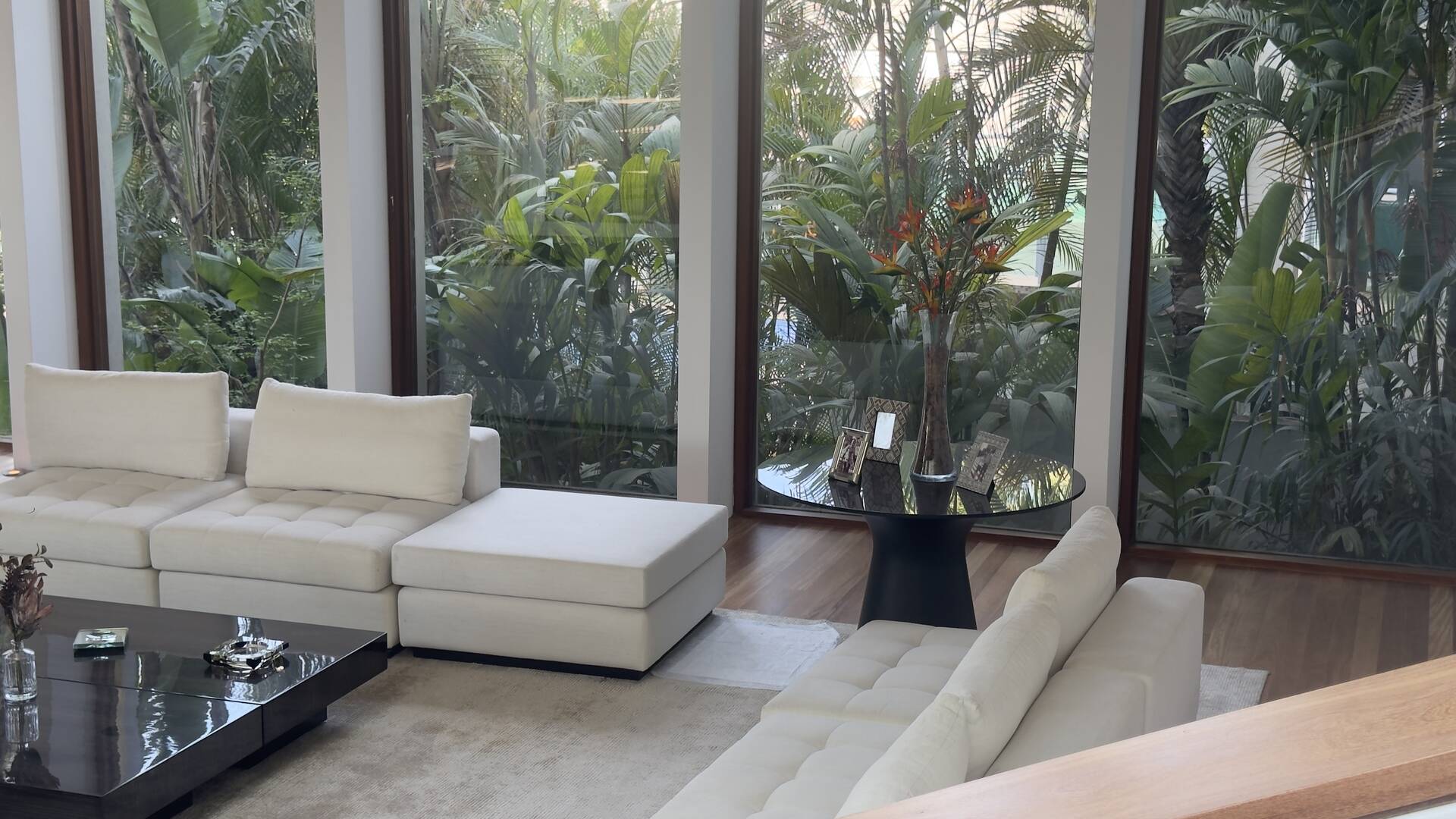 Casa Contemporânea com Vista Permanente, Piscina com Raia e Projeto Autoral em Alphaville