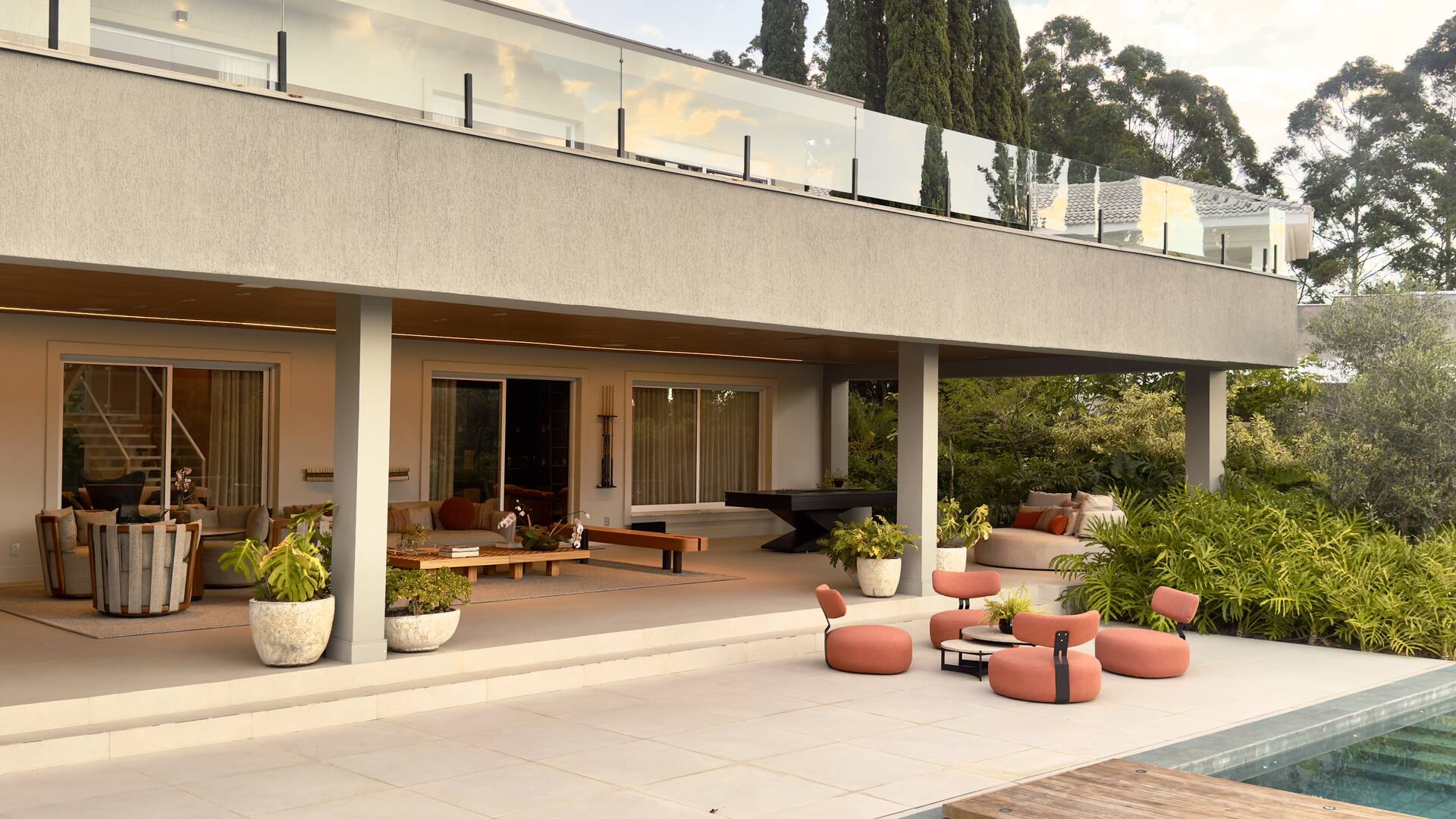 Casa Contemporânea no Tamboré 1 com 3.167 m² de Terreno e Vista Permanente para a Mata