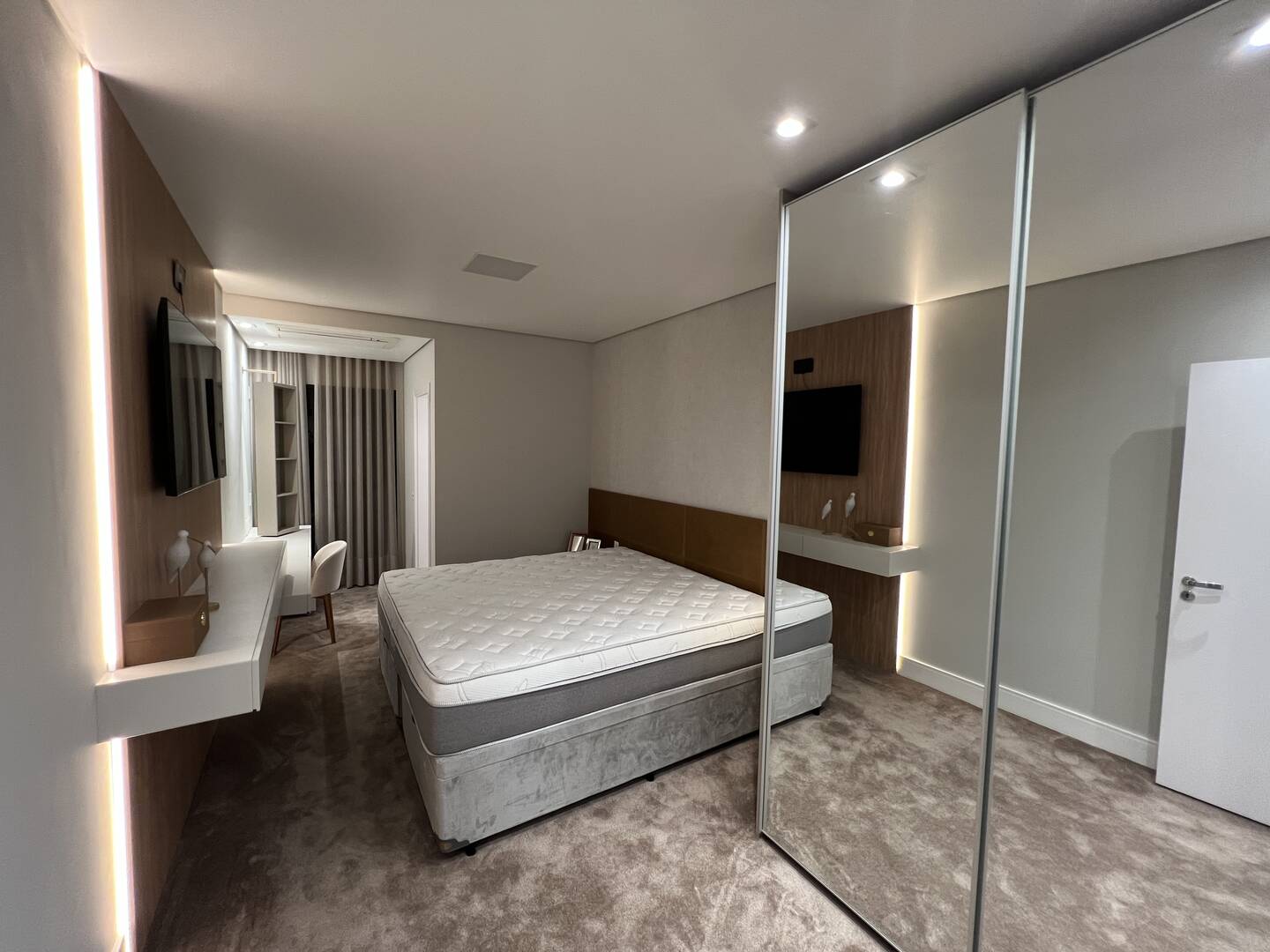 Apartamento à venda no Condomínio Oiapoque em Alphaville com 360 m², 4 suítes e 5 vagas