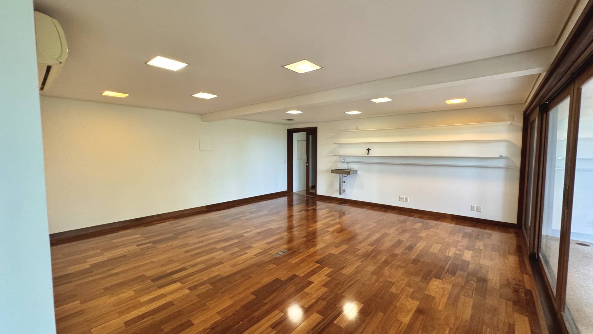 Casa com 6.300m² de terreno privativo - Residencial Tamboré 1