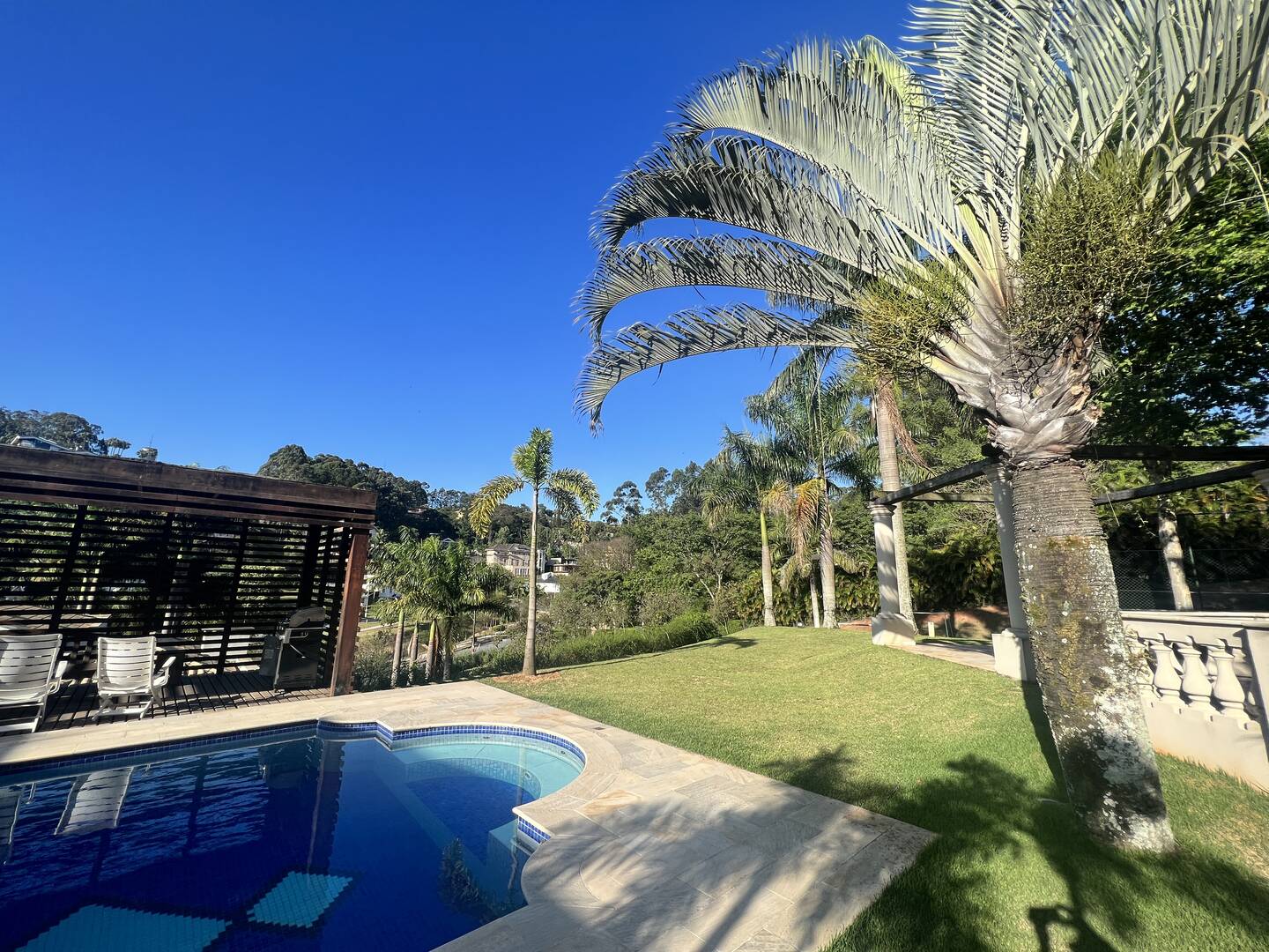 Casa esquina Tamboré 1 com 1500m2 de área não edificante