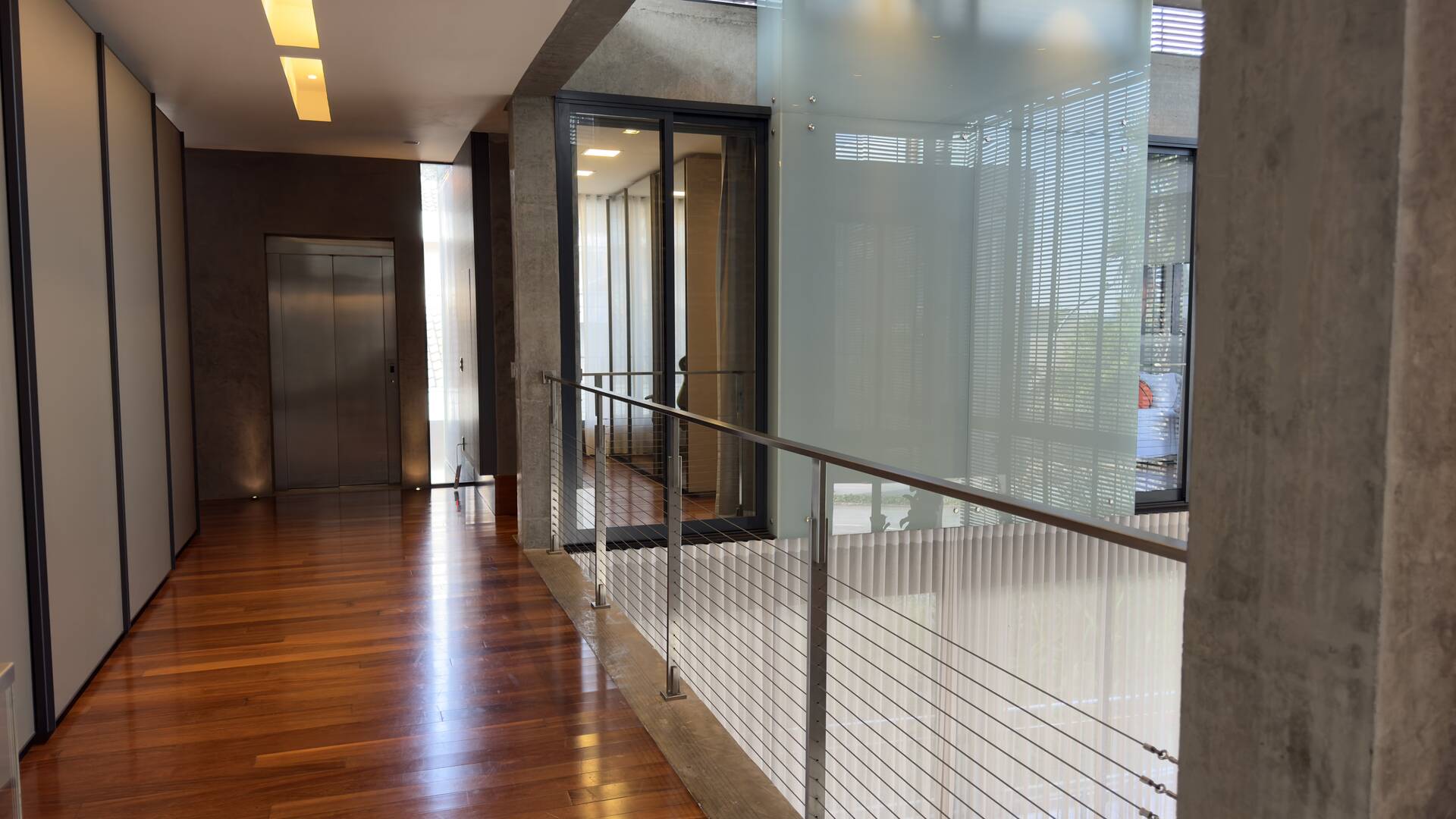 Casa Contemporânea à Venda no Alphaville Gênesis 1 com Vista Permanente para a