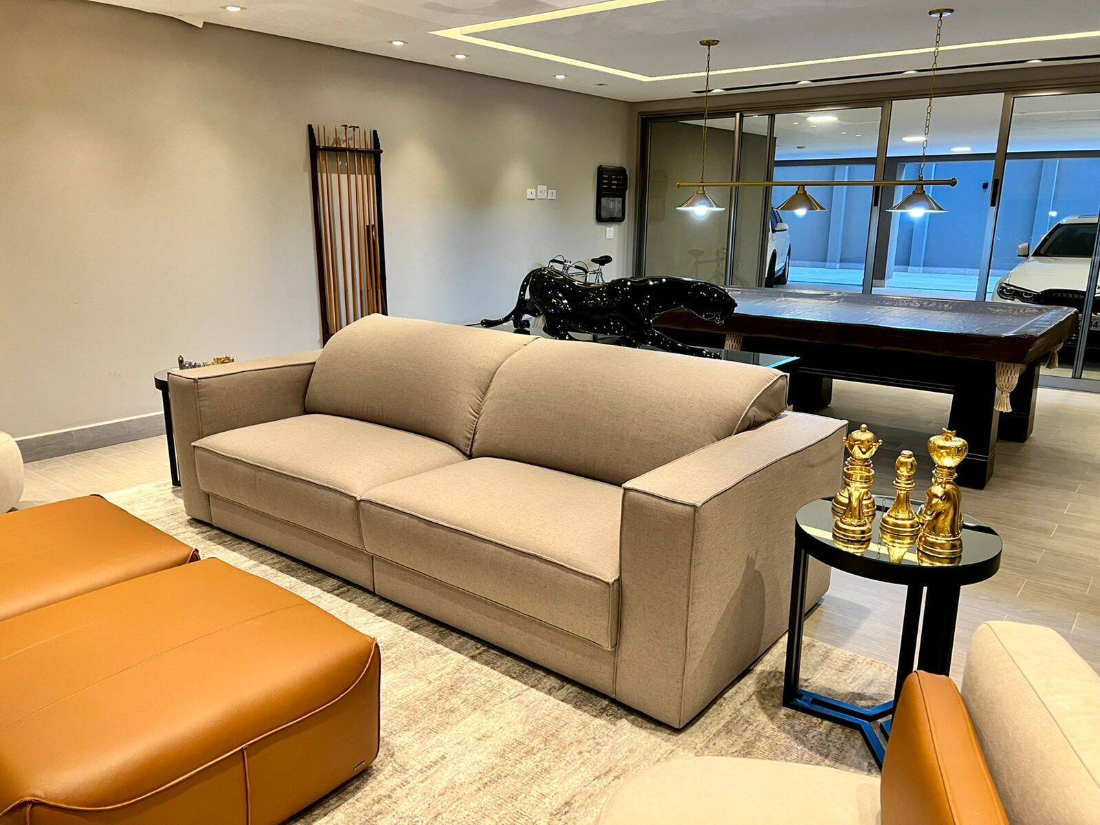 Casa com 5 suítes, elevador e lazer completo à venda em Alphaville