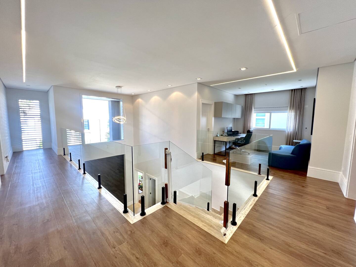 Casa Tamboré 10 mobiliada à venda em Alphaville | 4 suítes, automação e pronta para morar