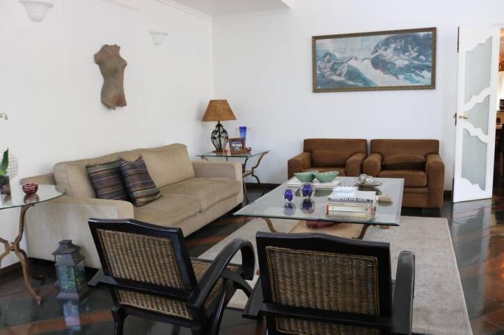Casa à venda no Tamboré 3 com 4 suítes e excelente potencial para retrofit
