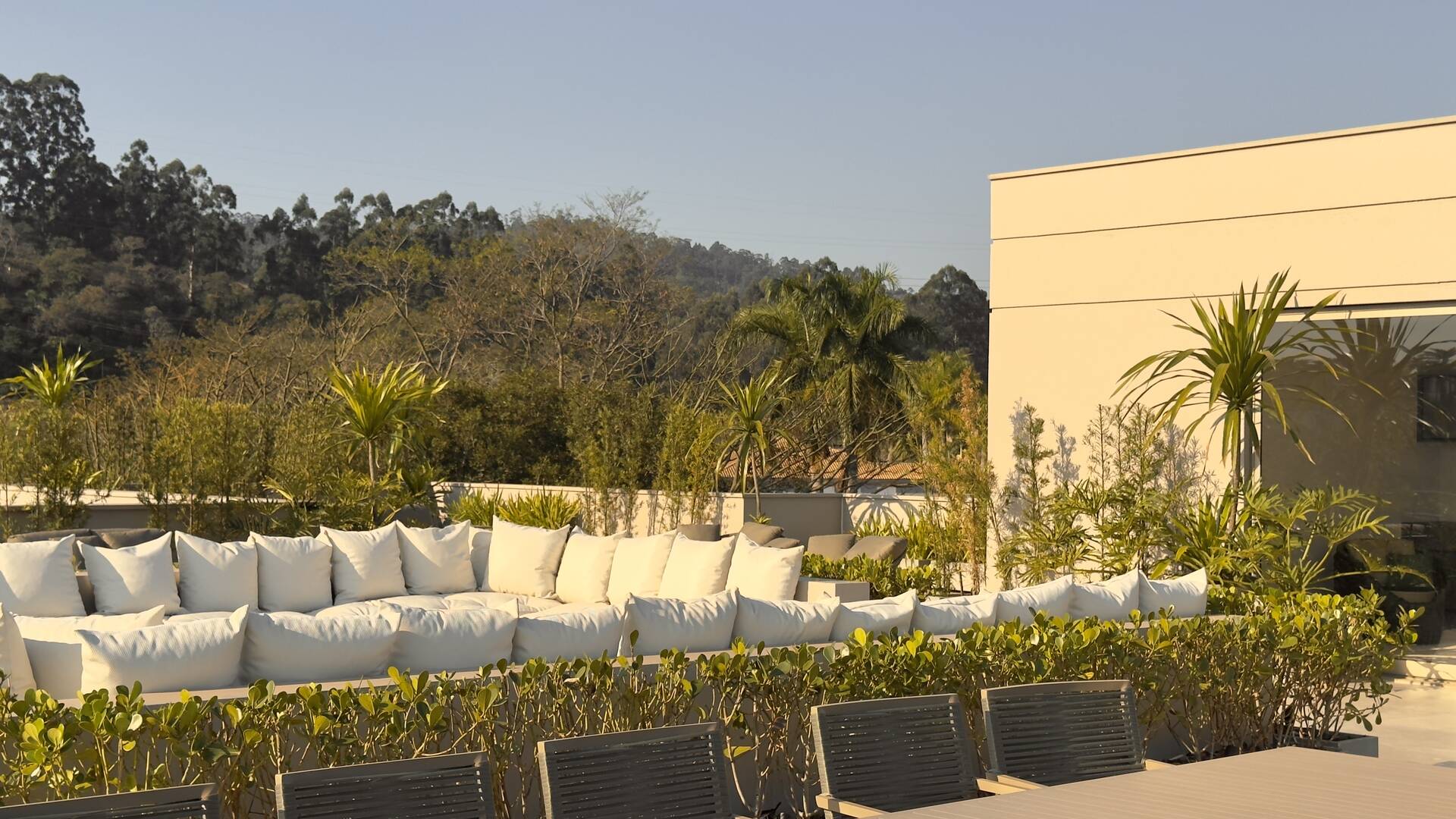 Casa à venda no Tamboré 2 com 1.800 m², 6 suítes e rooftop de 450 m²