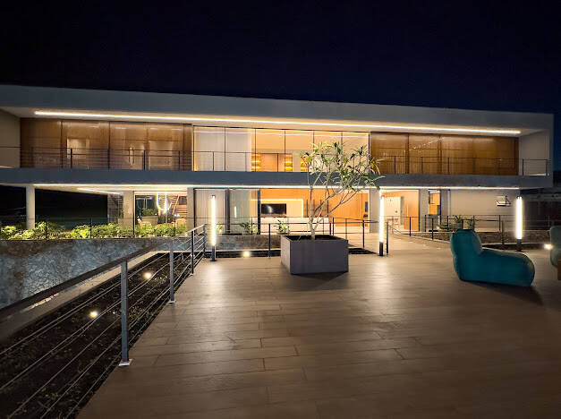 Casa à venda no Le Portier Nautic Residence com 5 suítes e acesso direto à represa