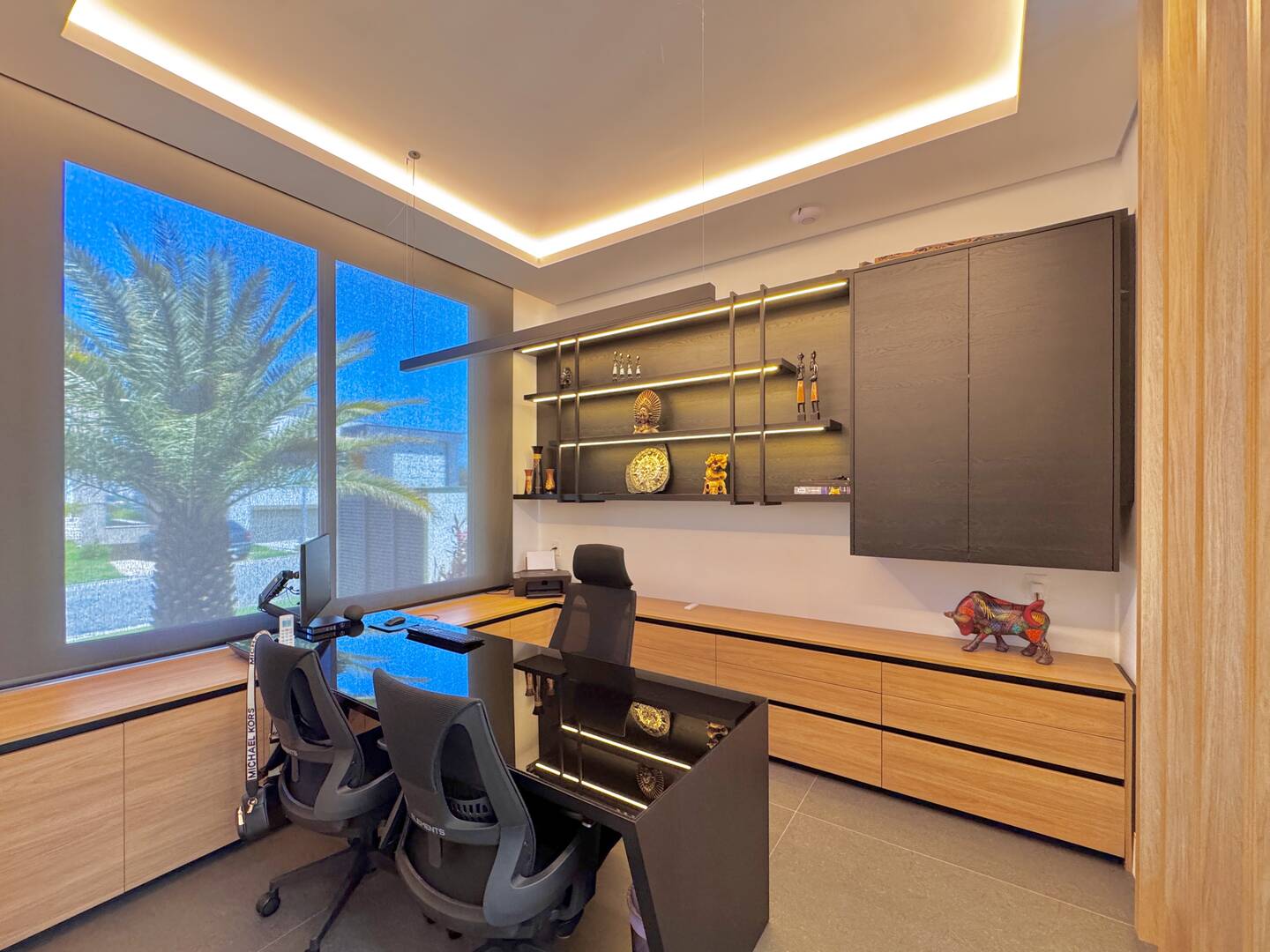 Casa nova e mobiliada à venda no Villa Solaia com 4 suítes e lazer completo