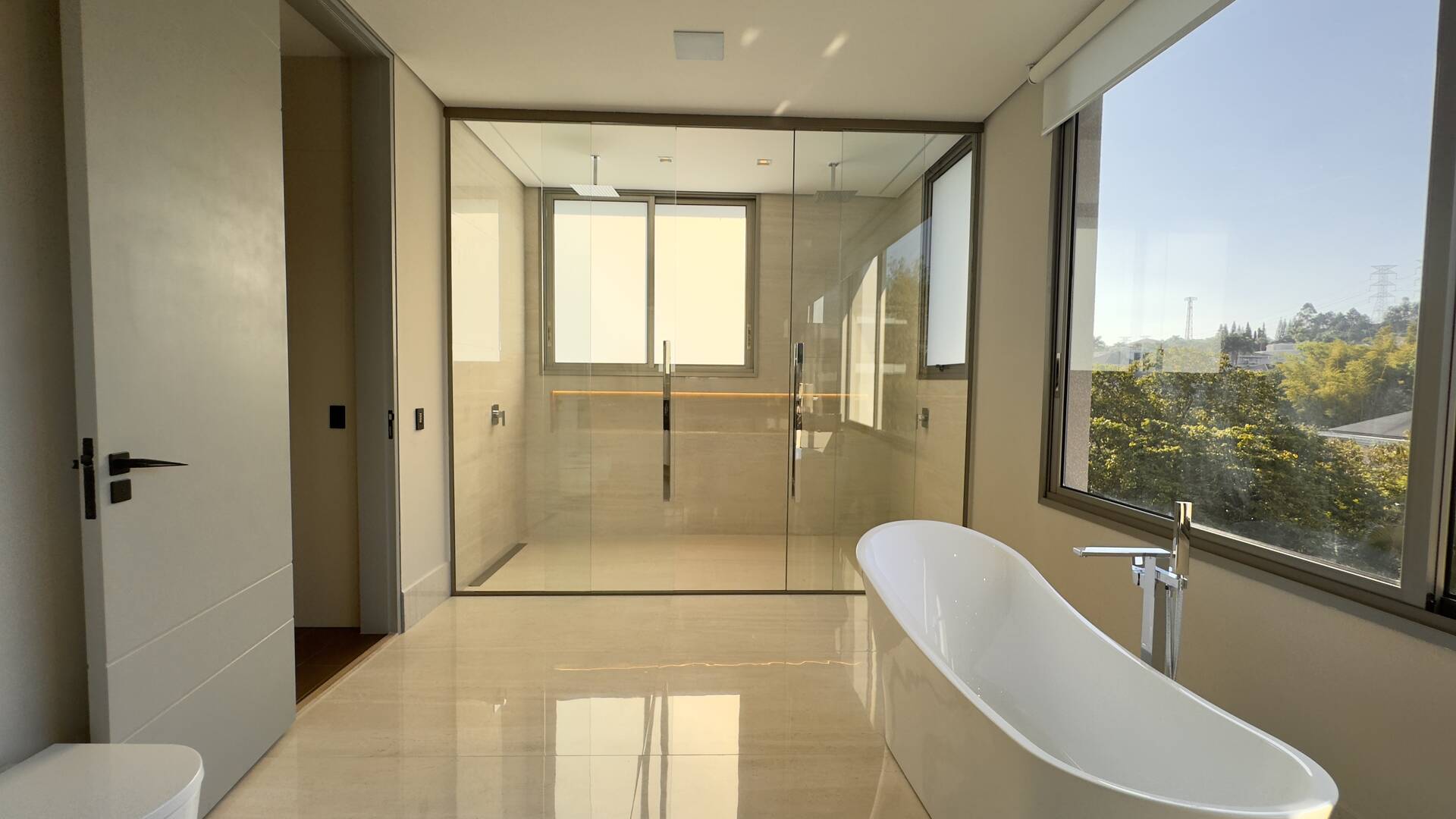 Casa à venda no Tamboré 2 com 1.800 m², 6 suítes e rooftop de 450 m²